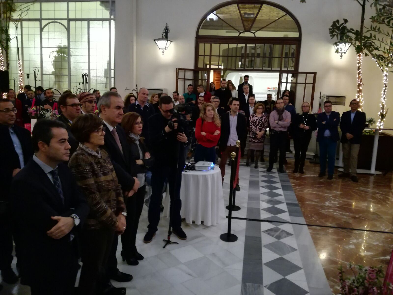 La presidenta de la Asamblea Regional ha asistido a la presentación de Floración