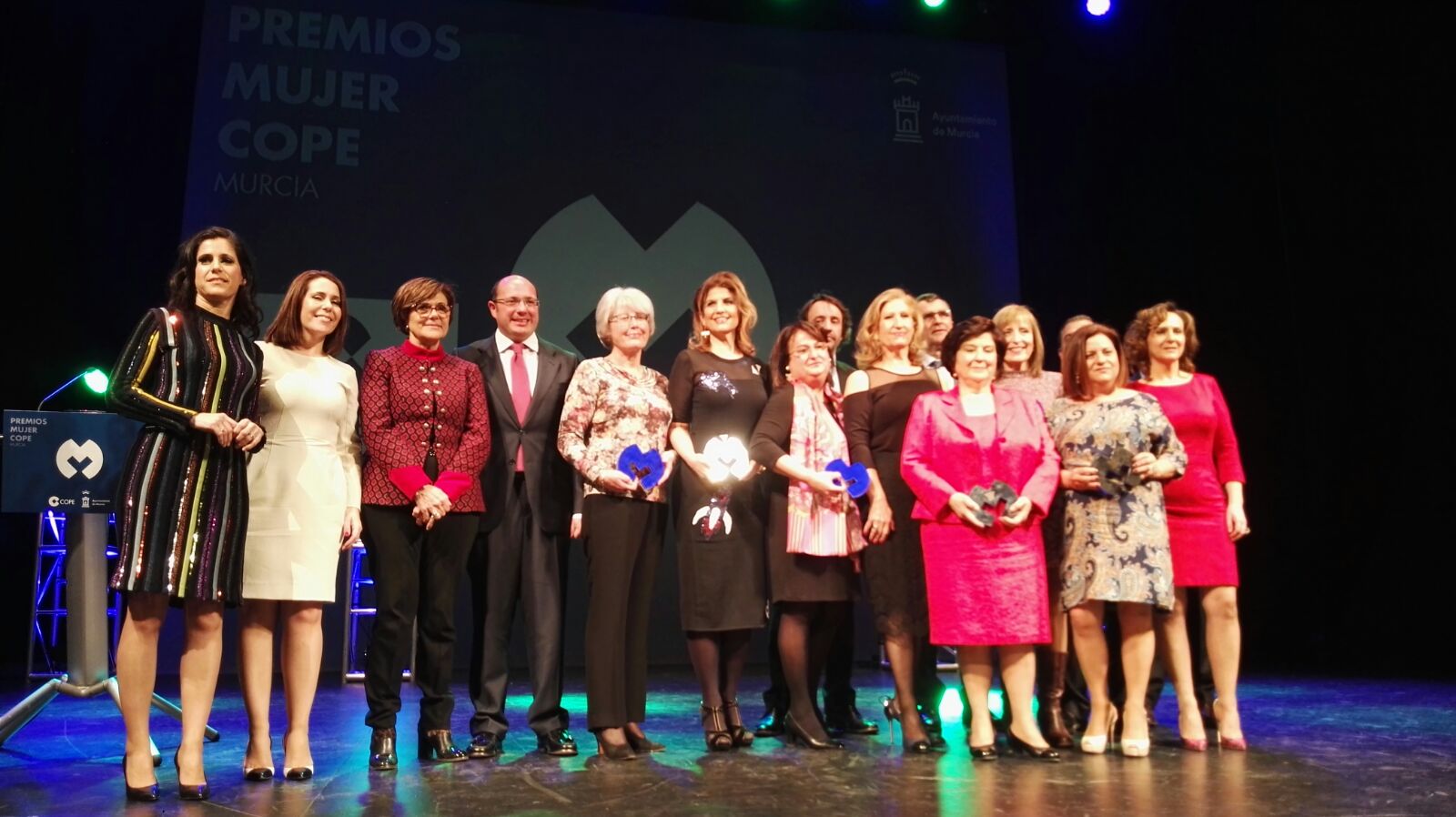 La presidenta de la Asamblea Regional de Murcia entregó el Premio 'Mujer solidaria'