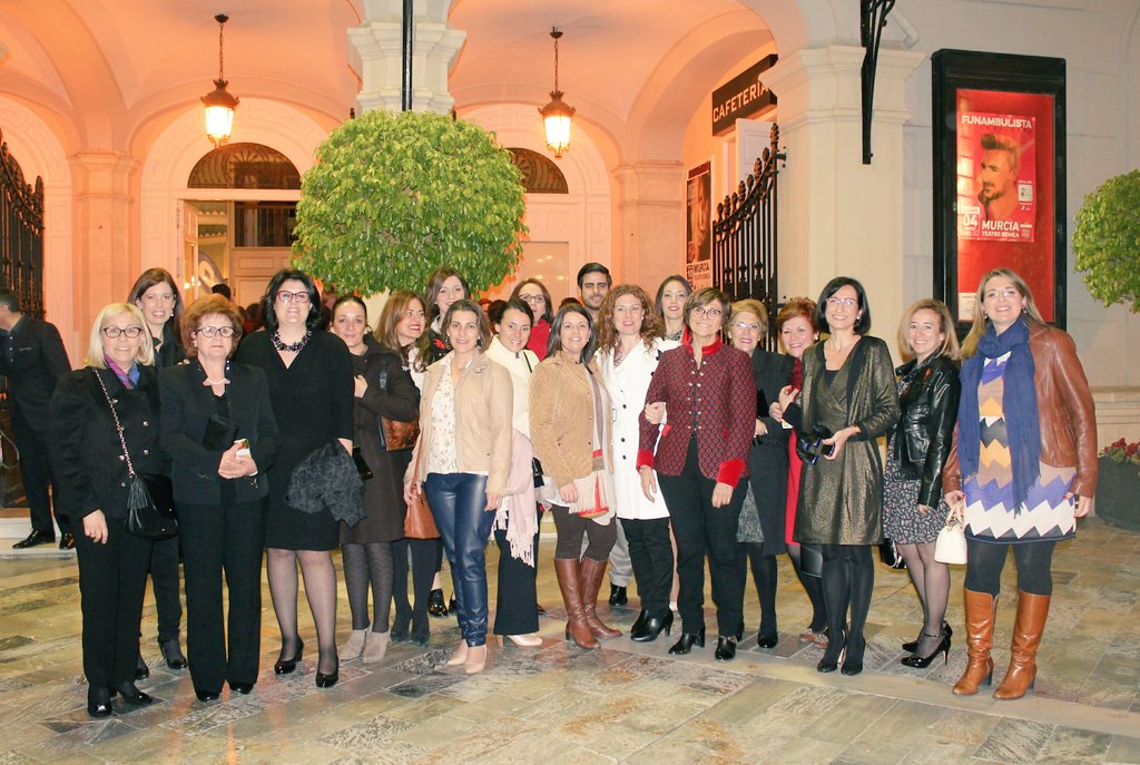 La presidenta de la Asamblea Regional de Murcia entregó el Premio 'Mujer solidaria'