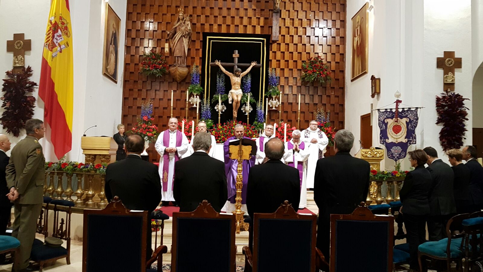 La presidenta de la Asamblea, Rosa Peñalver, asistió anoche a la misa solemne en honor al Cristo del Socorro