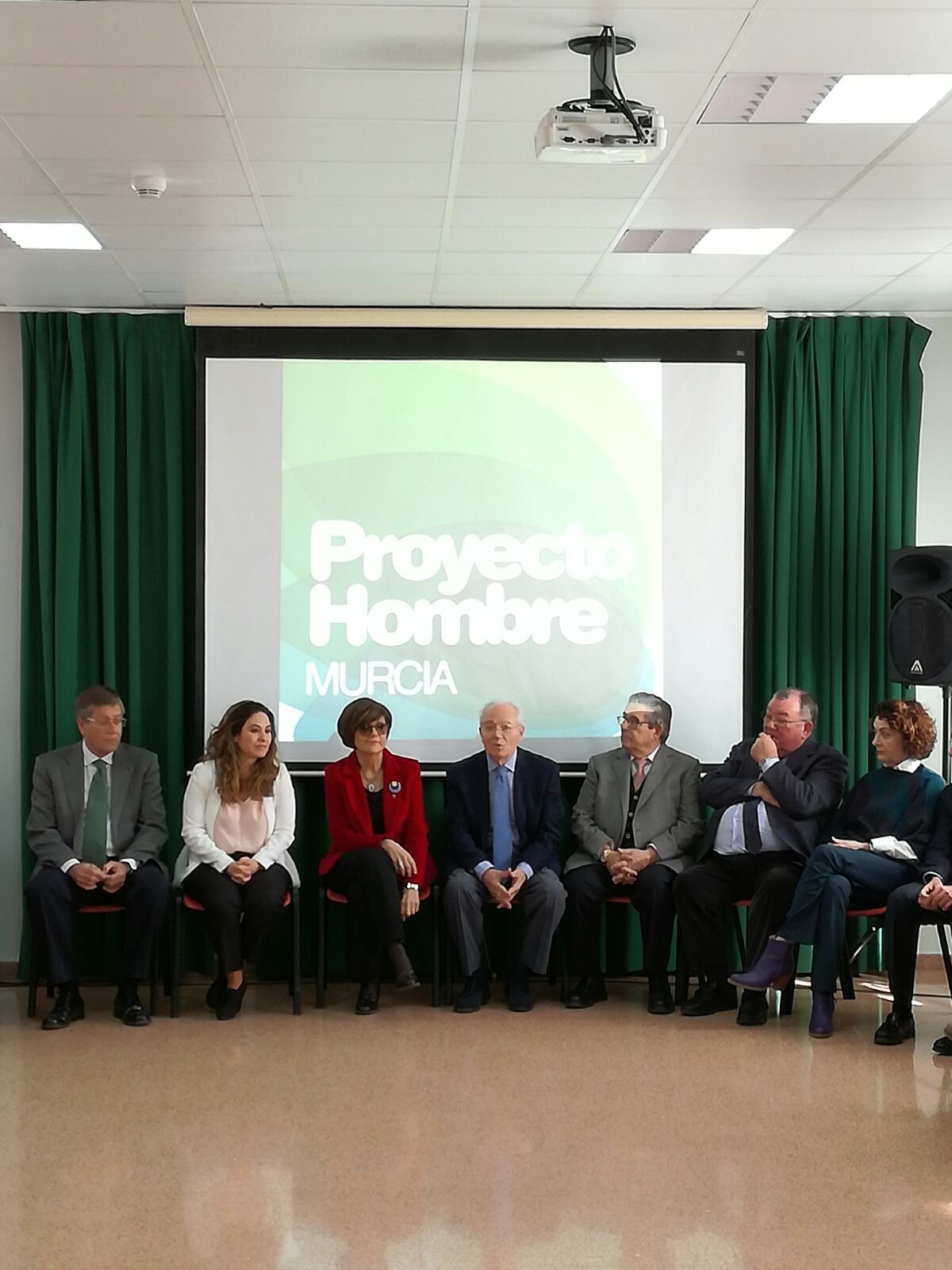 La presidenta de la Asamblea Regional, Rosa Peñalver, ha visitado la Unidad Terapéutica de Proyecto Hombre en El Palmar