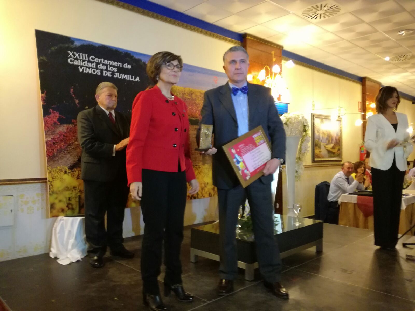 La presidenta de la Asamblea, Rosa Peñalver, entregó algunos de los premios del XXIII Certamen de Calidad Vinos de Jumilla