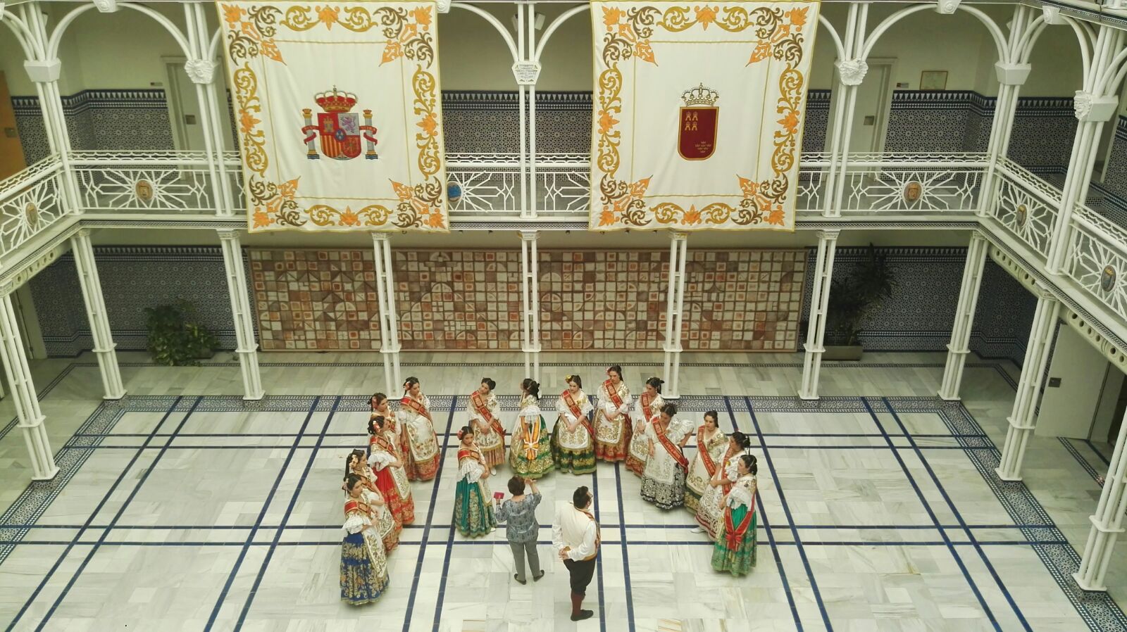 La Reina de la Huerta 2017, Paula Gómez Sandoval, y su Corte de Honor han visitado la Asamblea Regional de Murcia