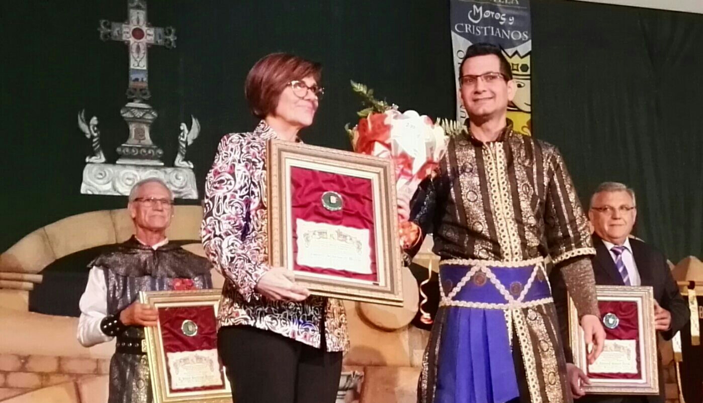La presidenta de la Asamblea, Rosa Peñalver, ha recogido la insignia de oro