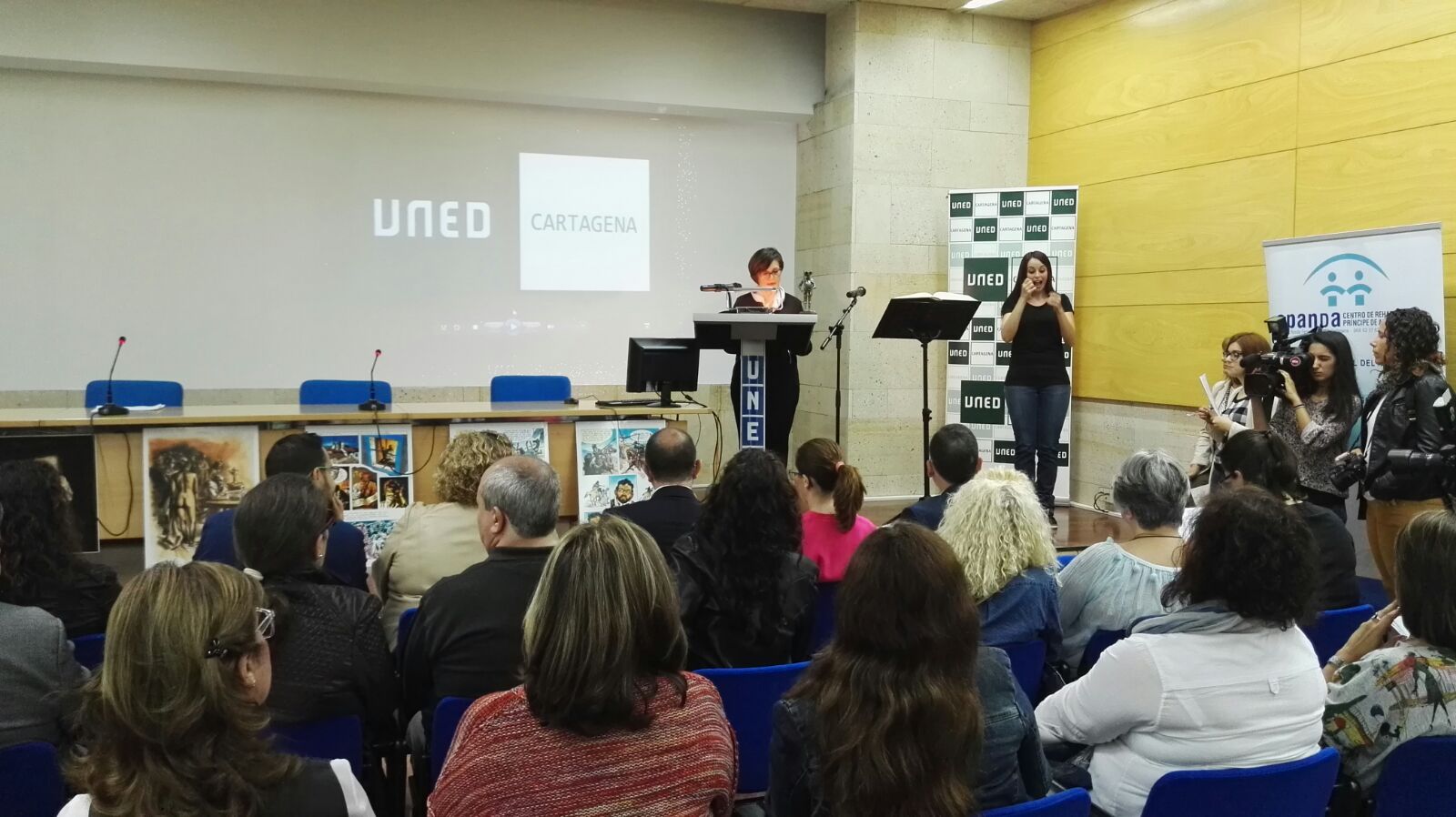 La presidenta de la Asamblea Regional, Rosa Peñalver, inicia la lectura continuada de 'El Quijote'