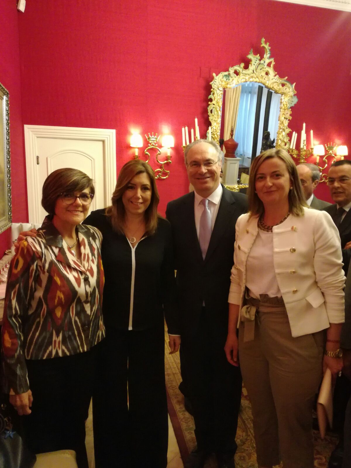 Rosa Peñalver, con la presidenta de Andalucía, Susana Díaz y los presidentes de los parlamentos de Andalucía y Extremadura