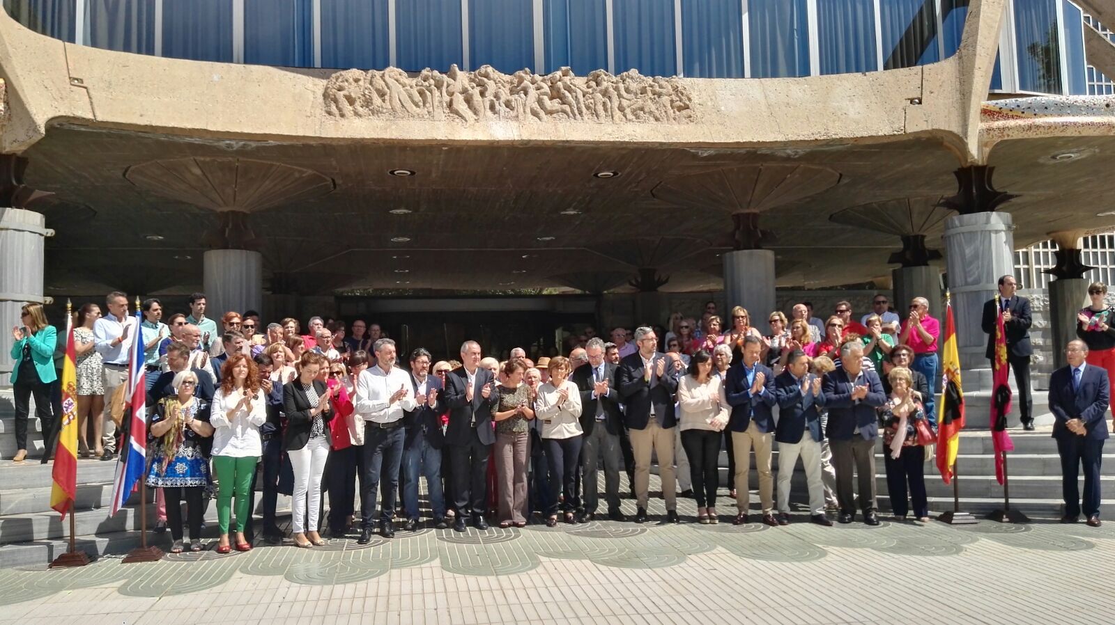 Minuto de silencio en solidaridad y apoyo con Mánchester