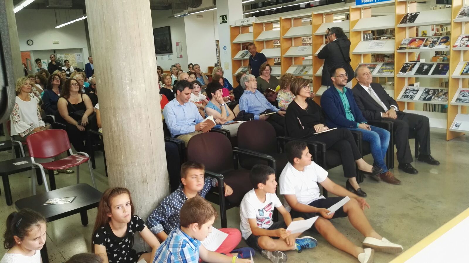 Acto de nominación de la Biblioteca de adultos del Centro Cultural Ramón Alonso Luzzy como Biblioteca de Josefina Soria
