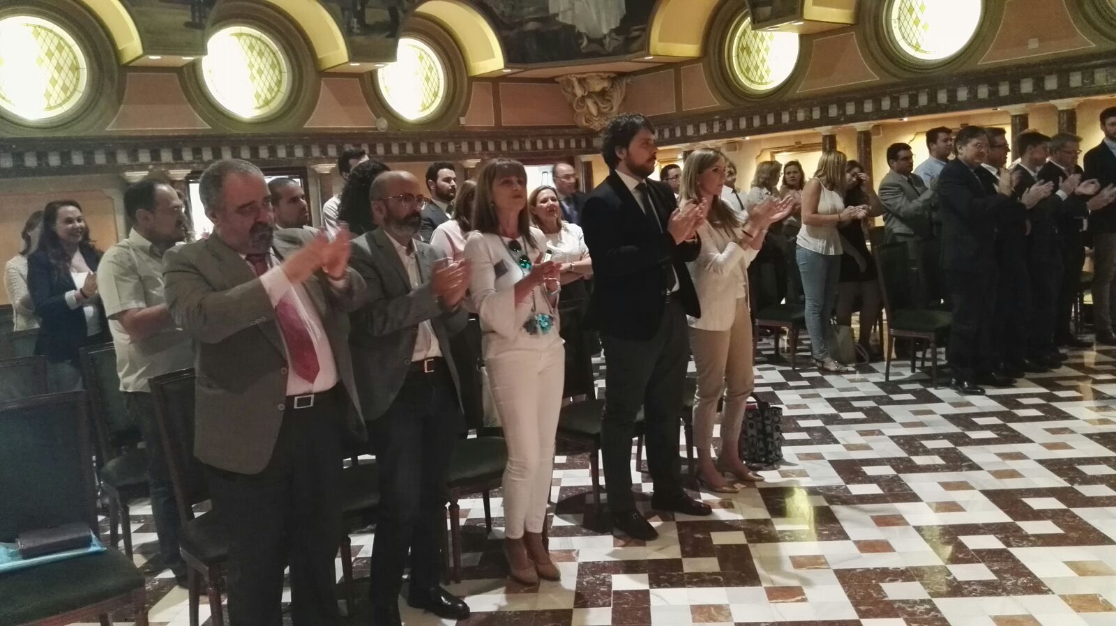 Miembros del Ilustre Colegio de Abogados de Cartagena han estado presentes en el pleno de esta tarde