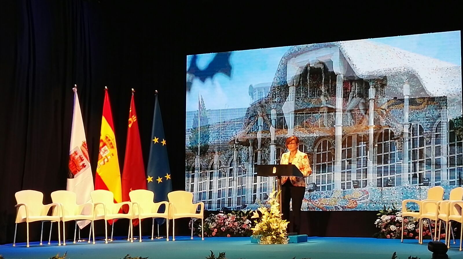 La presidenta de la Asamblea, Rosa Peñalver, durante la lectura de su discurso en el Día de la Región