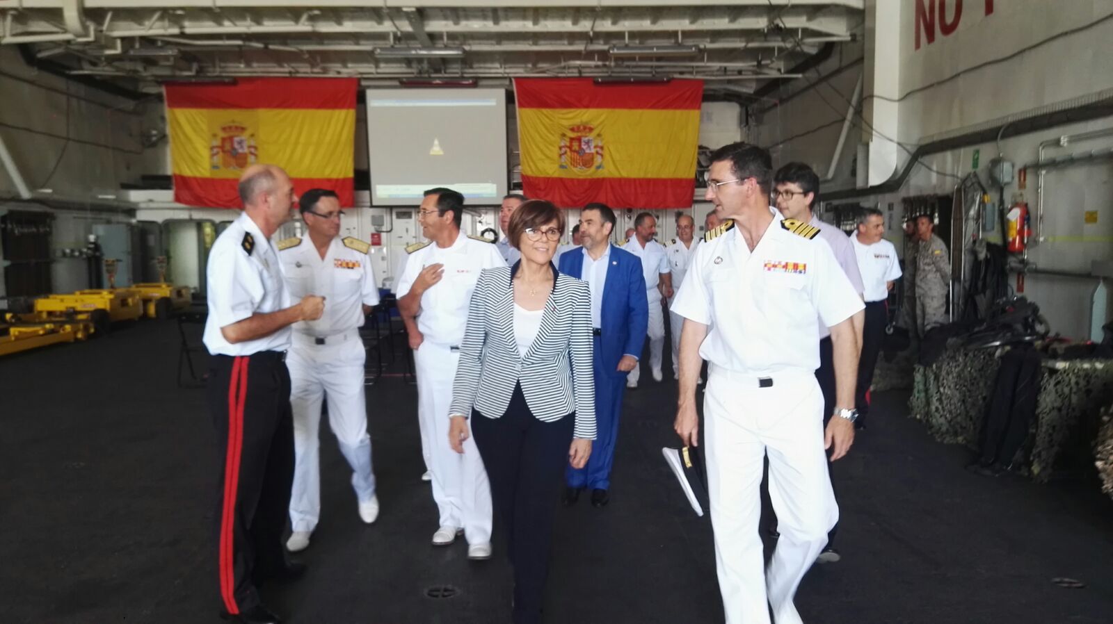 Visita al buque de asalto anfibio 'Castilla'
