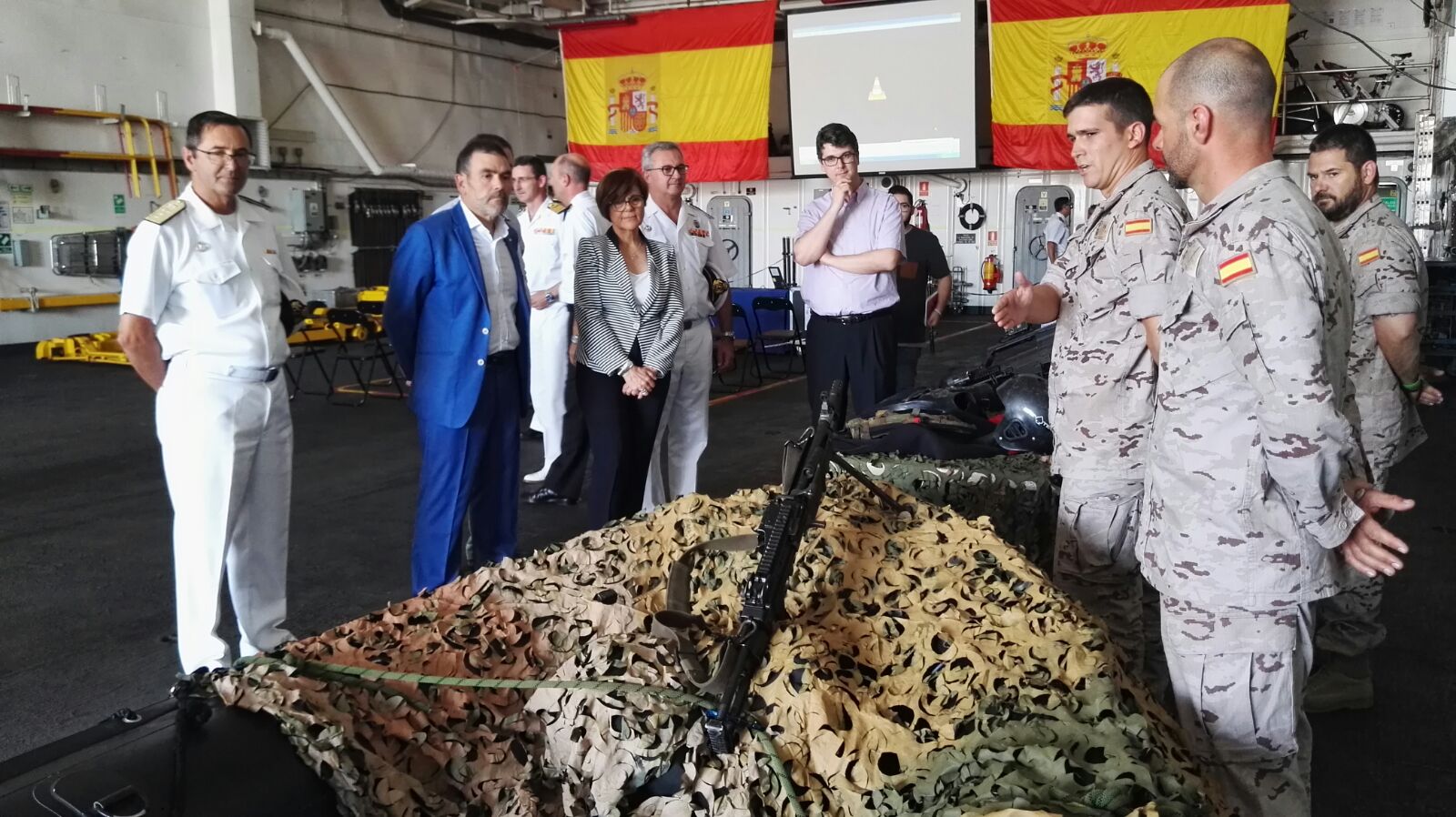 Visita al buque de asalto anfibio 'Castilla'