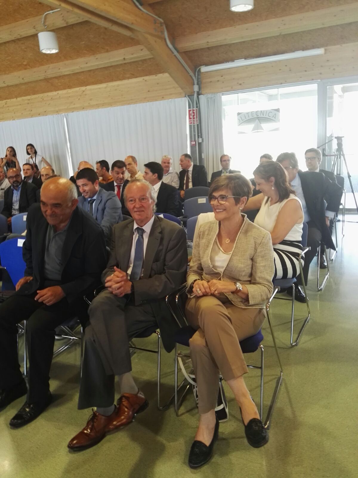 La presidenta asiste a la conferencia de Josep Piqué en el Foro Nueva Murcia