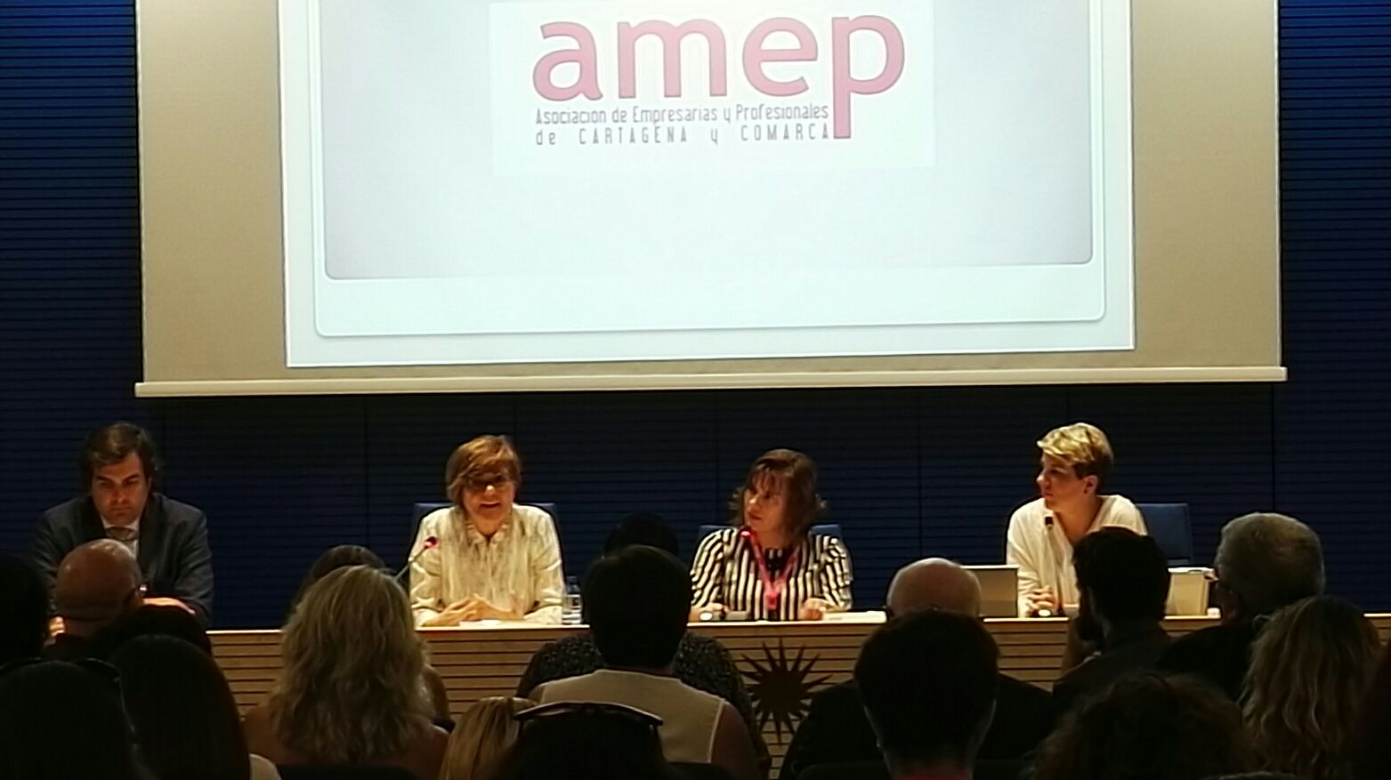 Rosa Peñalver clausuró la Asamblea General Ordinaria de la Asociación de Empresarias y Profesionales de Cartagena y Comarca, AMEP