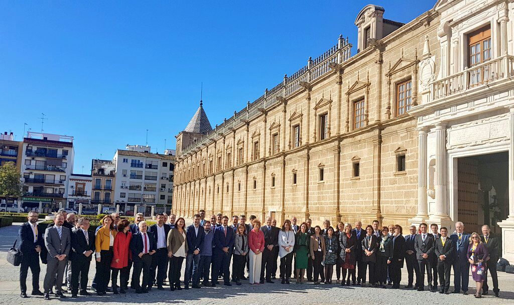 La presidenta de la Cámara autonómica, Rosa Peñalver, en la apertura de la Asamblea Plenaria de Calre, presidida por su presidente y del Parlamento andaluz, Juan Pablo Durán, y de la presidenta del Gobierno regional, Susana Díaz