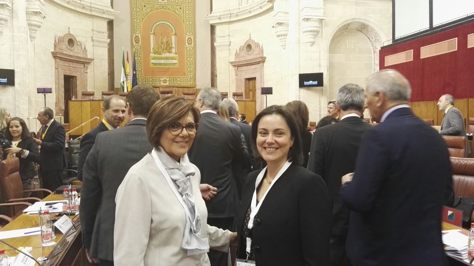 La presidenta de la Asamblea Regional, Rosa Peñalver, con la presidenta de la Asamblea Legislativa de Azores y de Calre 2018, Ana Luís