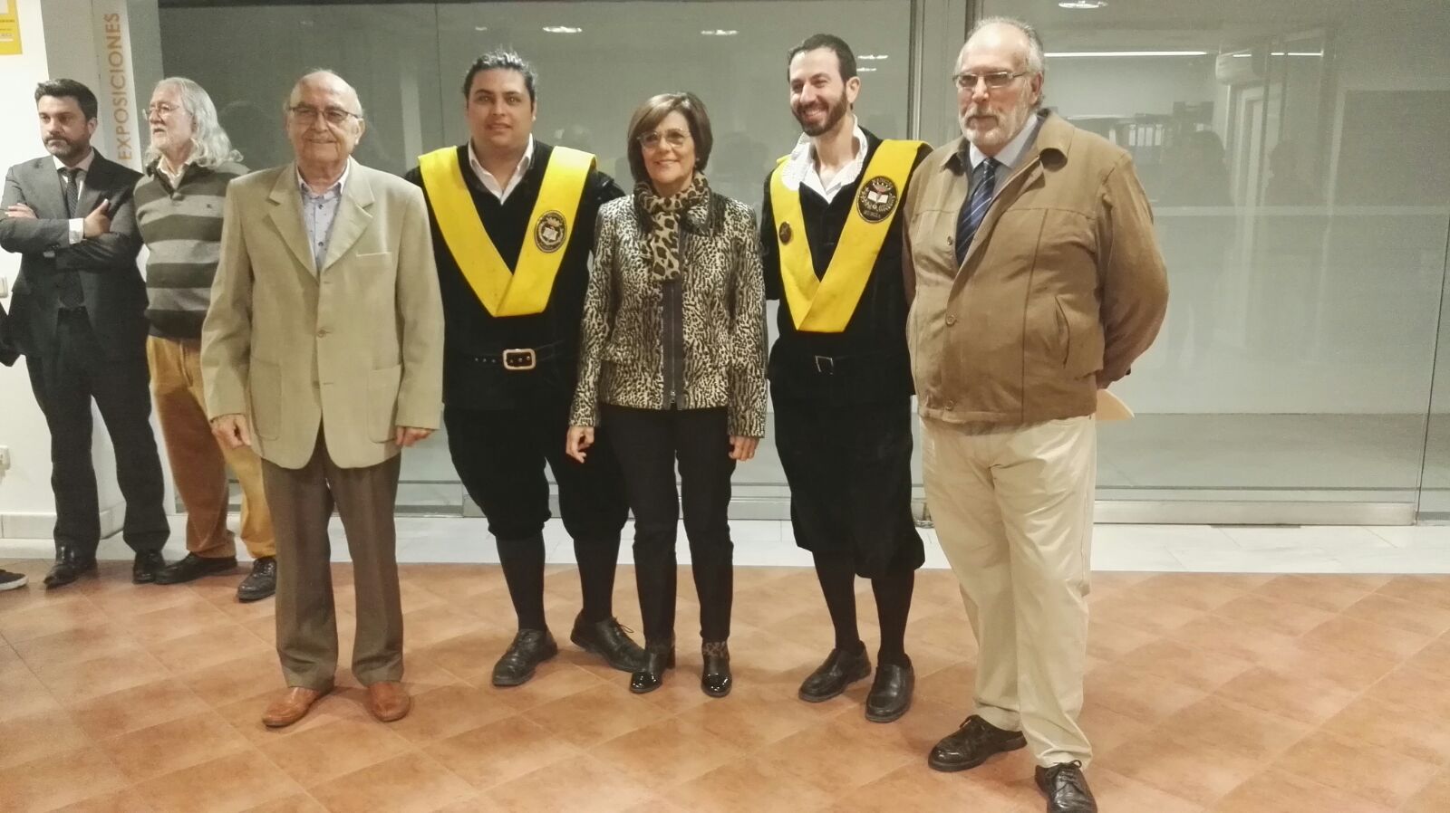 La presidenta de la Asamblea Regional, Rosa Peñalver, distinguida como 'Vecina del Año' de San Basilio de Murcia, junto al Certamen Internacional de Tunas Costa Cálida Ciudad de Murcia