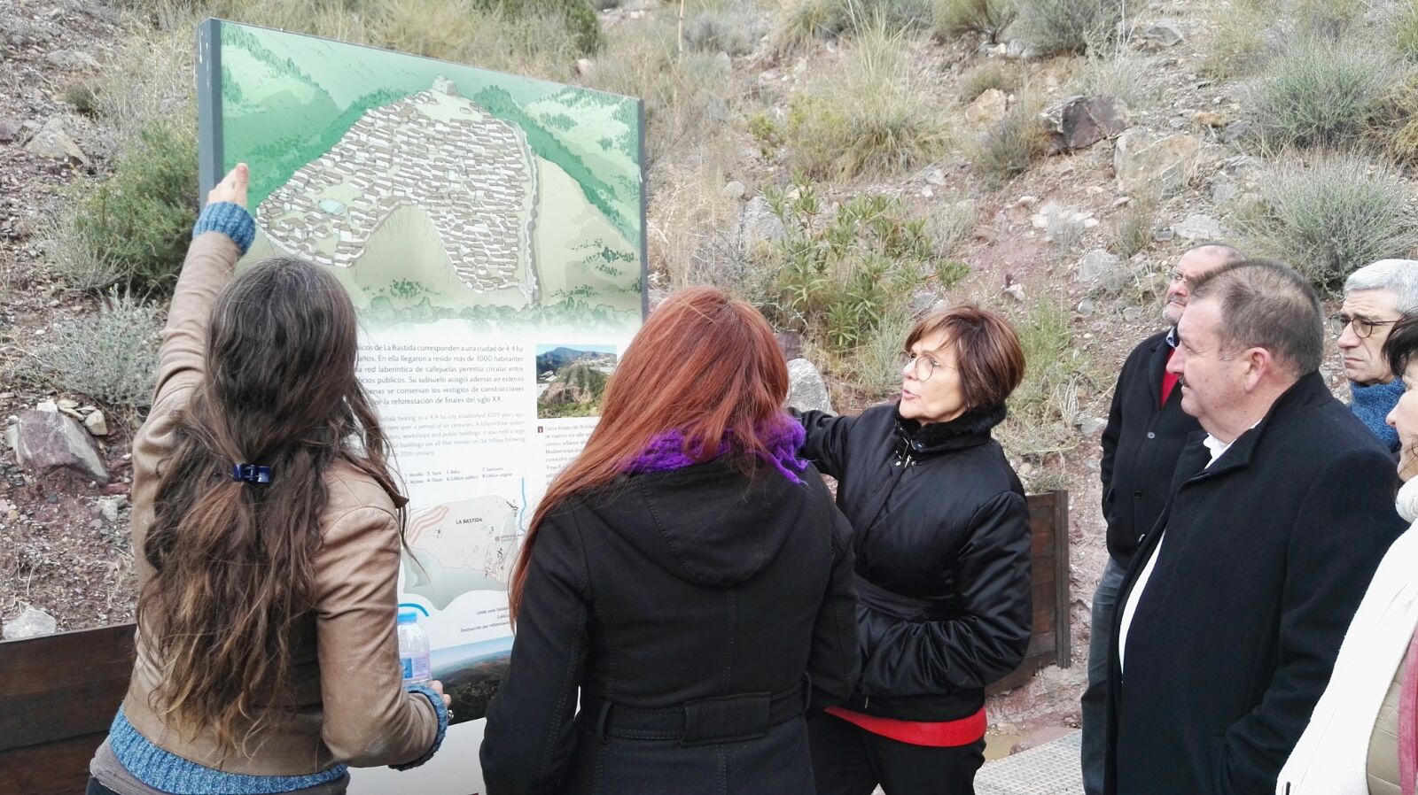 La presidenta de la Asamblea Regional, Rosa Peñalver, ha visitado el yacimiento argárico de La Bastida de Totana