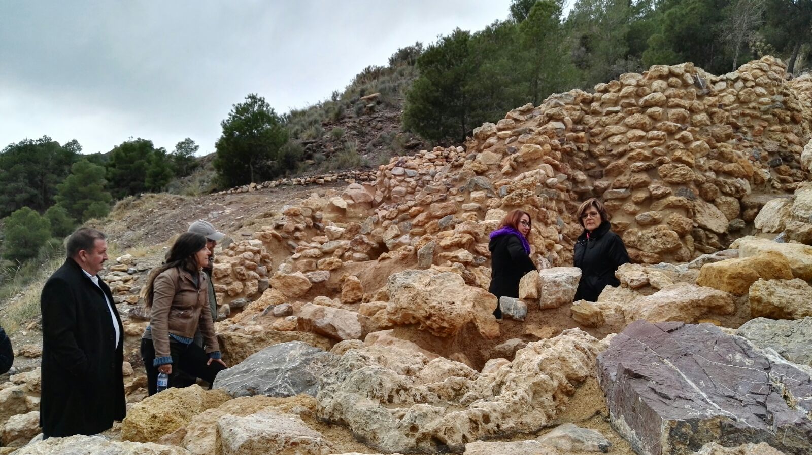La presidenta de la Asamblea Regional, Rosa Peñalver, ha visitado el yacimiento argárico de La Bastida de Totana