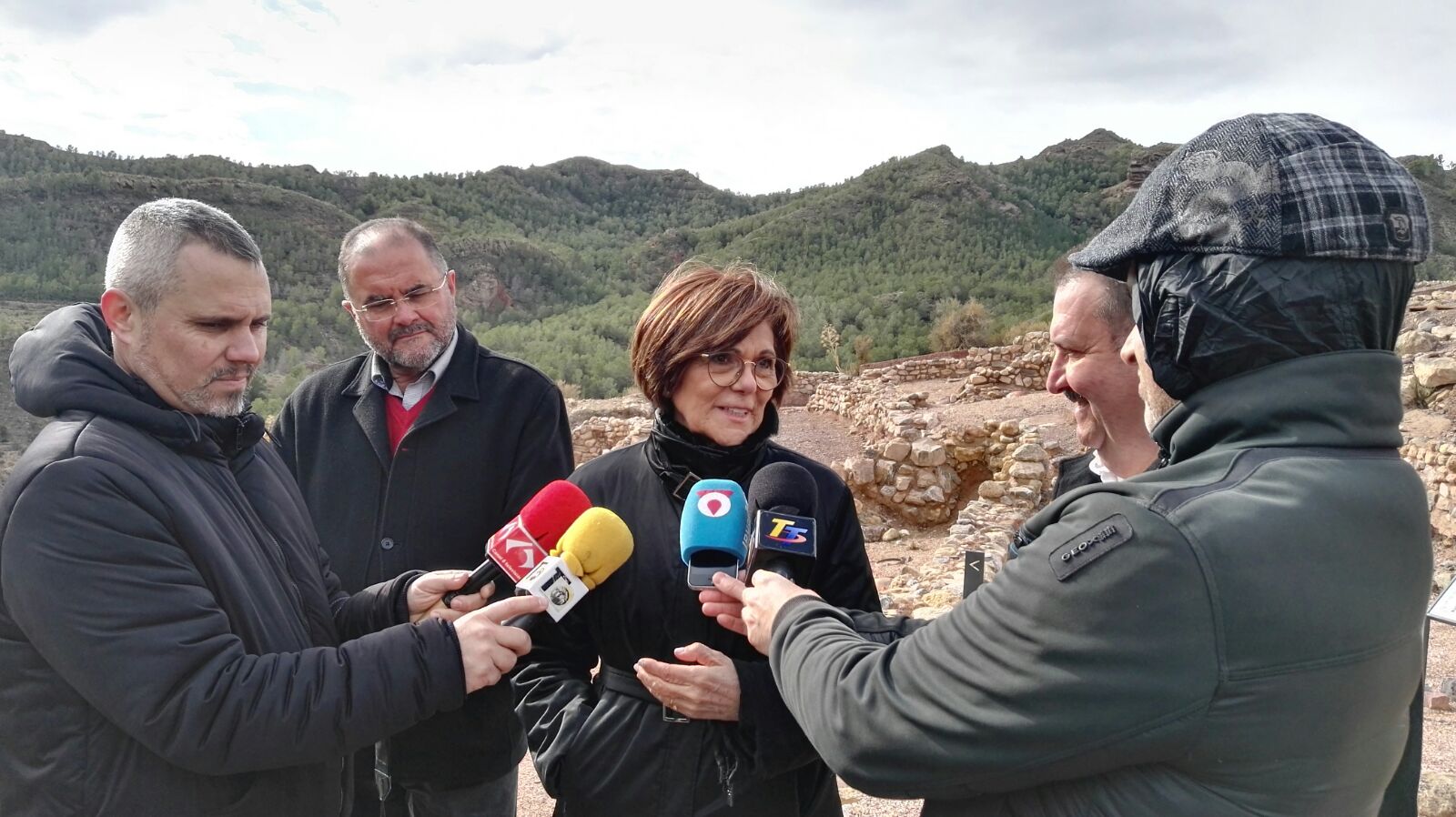 La presidenta de la Asamblea Regional, Rosa Peñalver, ha visitado el yacimiento argárico de La Bastida de Totana