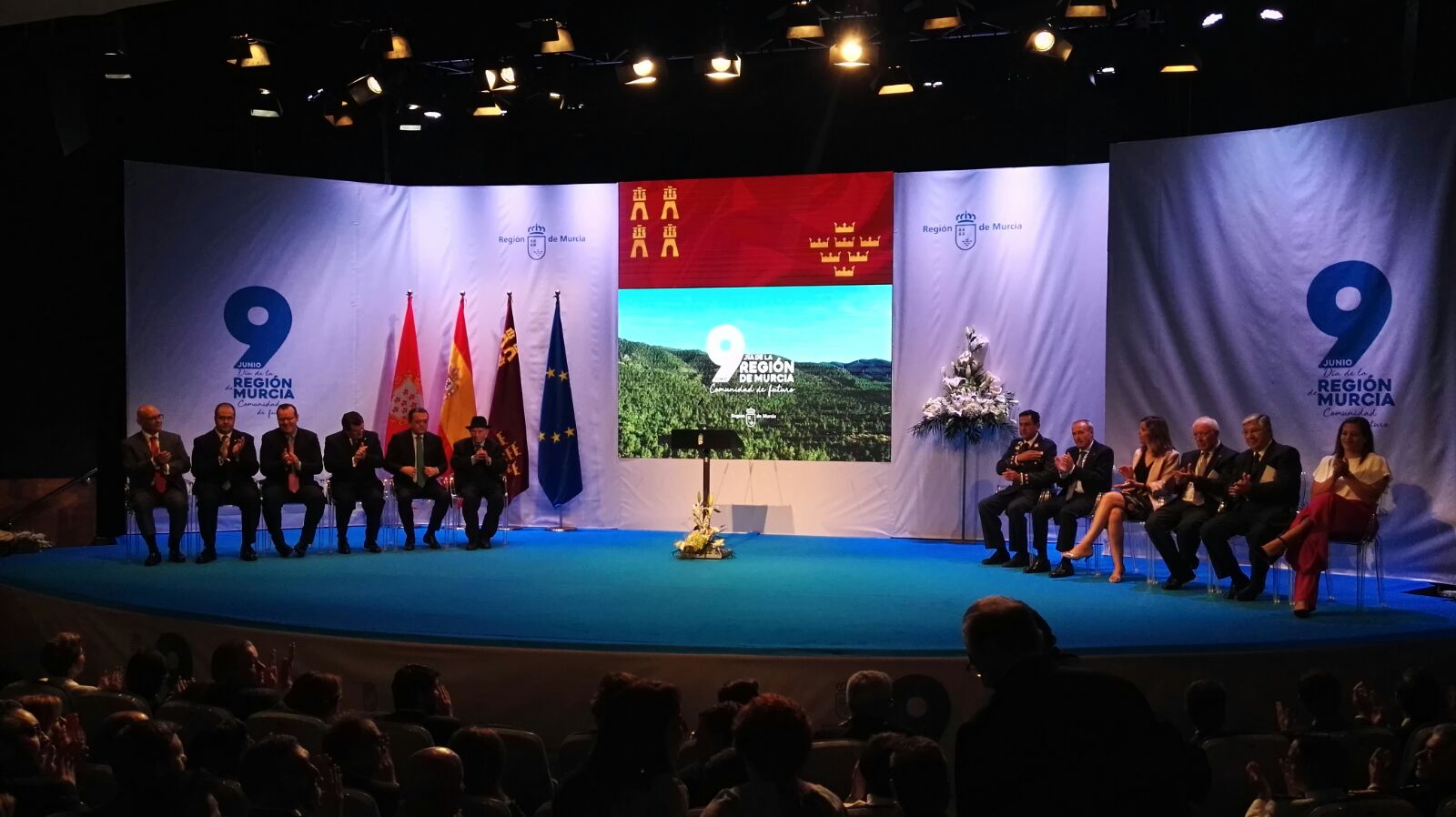 Medallas de Oro y otros distinguidos en el Día de la Región