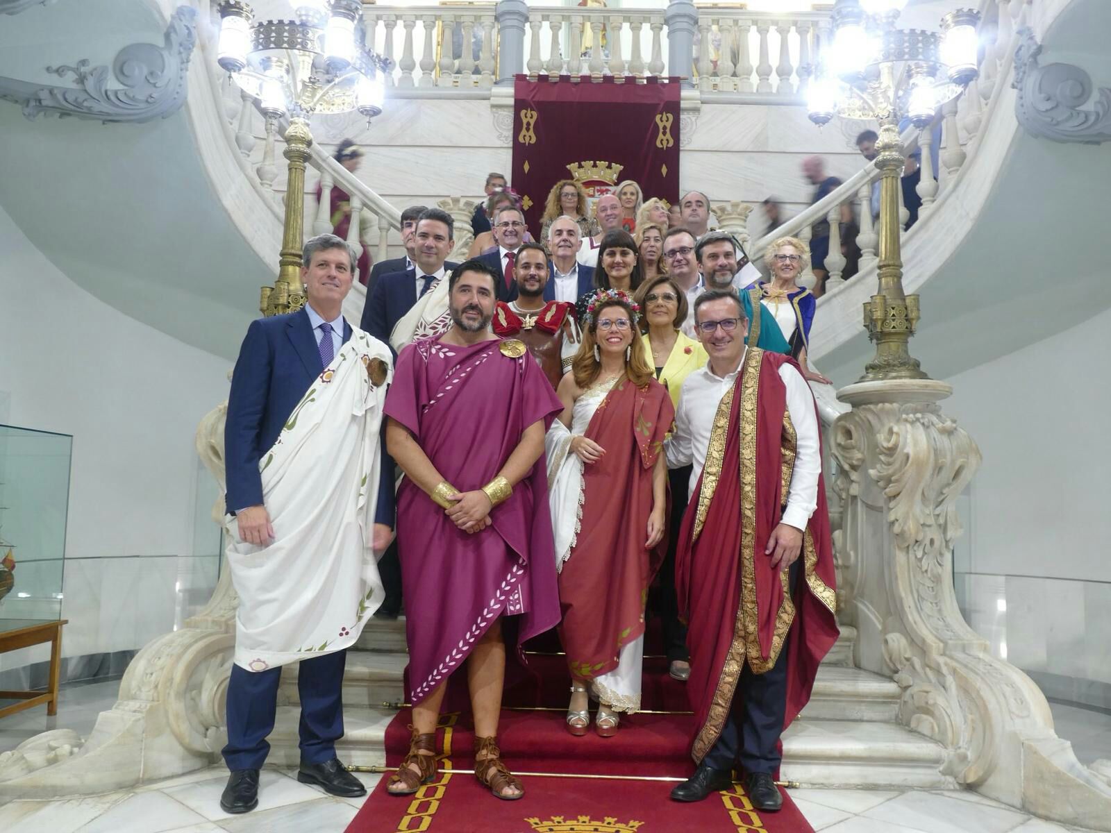 La presidenta de la Asamblea Regional, Rosa Peñalver, asiste al pregón de Carthagineses y Romanos