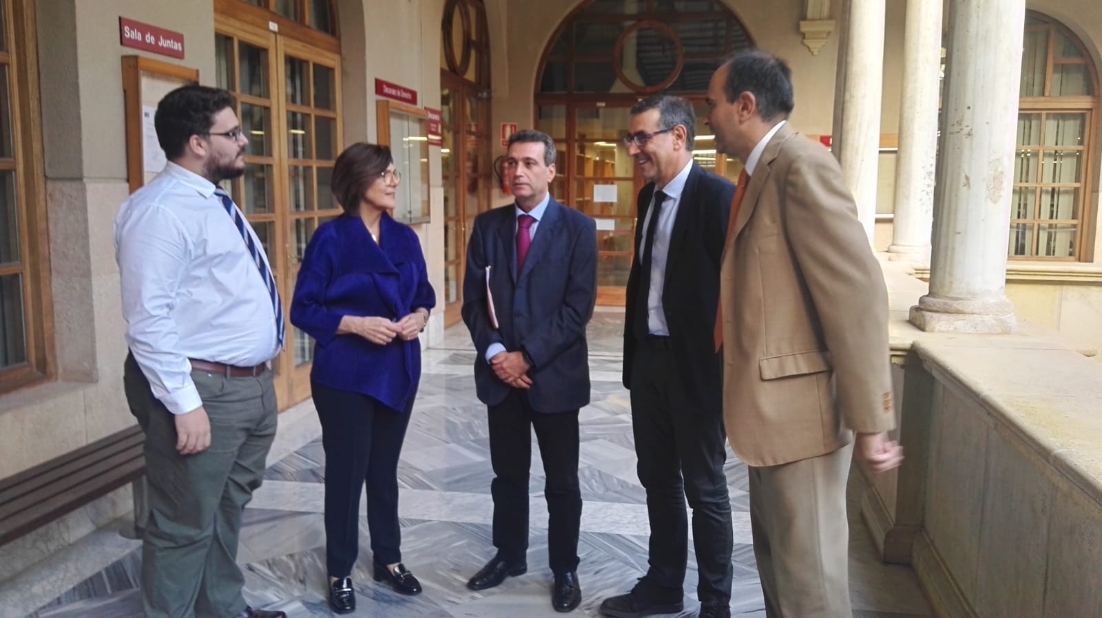 Rosa Peñalver, distinguida como primera socia de Honor del Club de Debate de la Universidad de Murcia