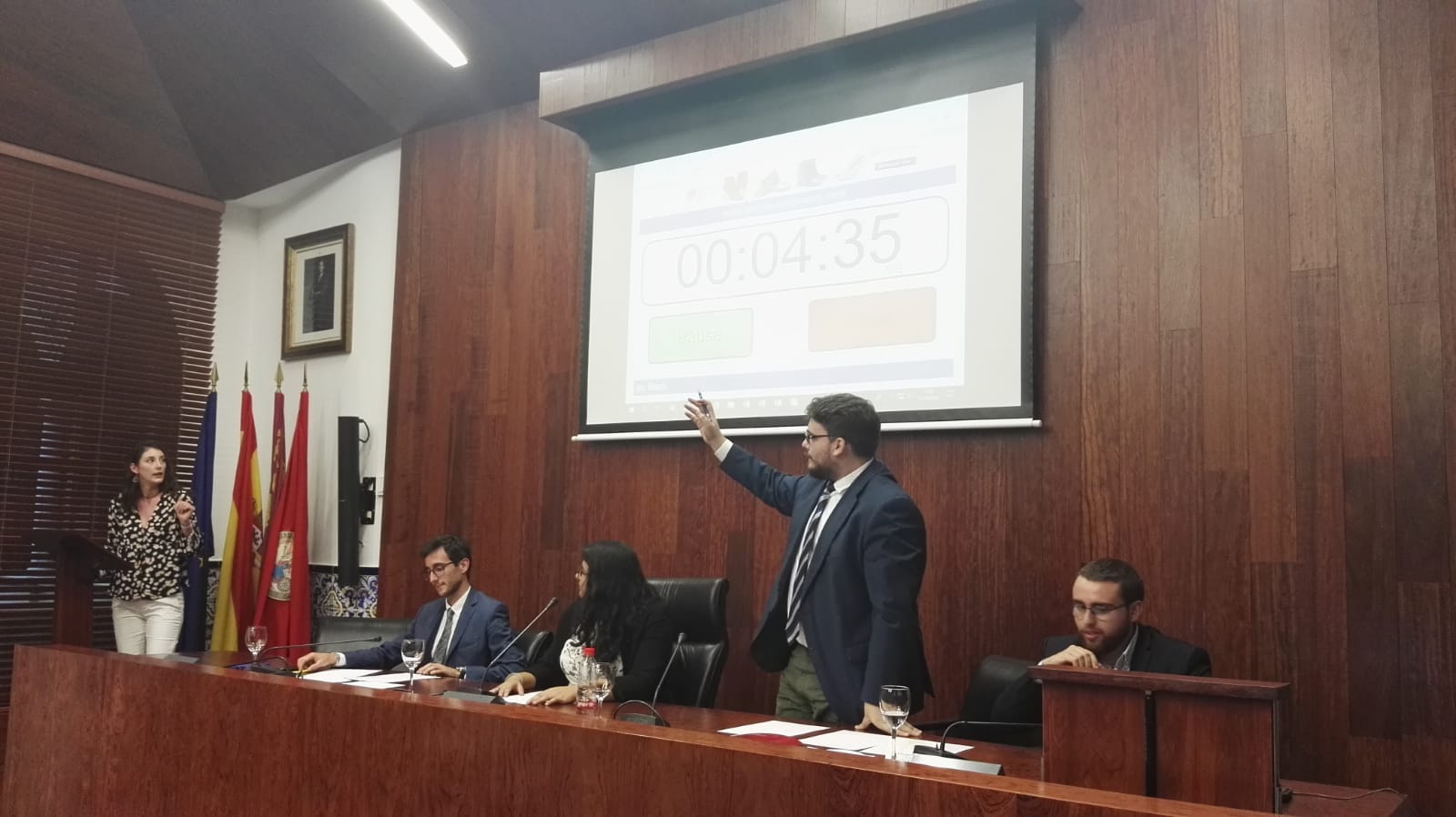 Rosa Peñalver, distinguida como primera socia de Honor del Club de Debate de la Universidad de Murcia
