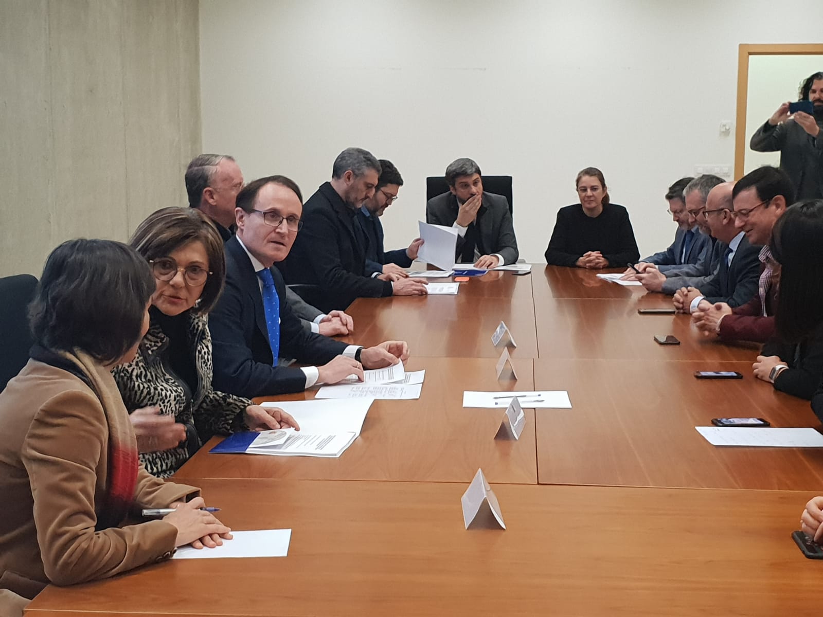 Una amplia delegación de la Asamblea visita la Fiscalía