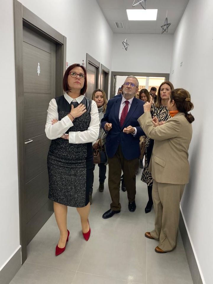 Castillo y la vicepresidenta del Gobierno regional y diputada, Isabel Franco, han conocido el funcionamiento de la nueva sede de AFEMAC