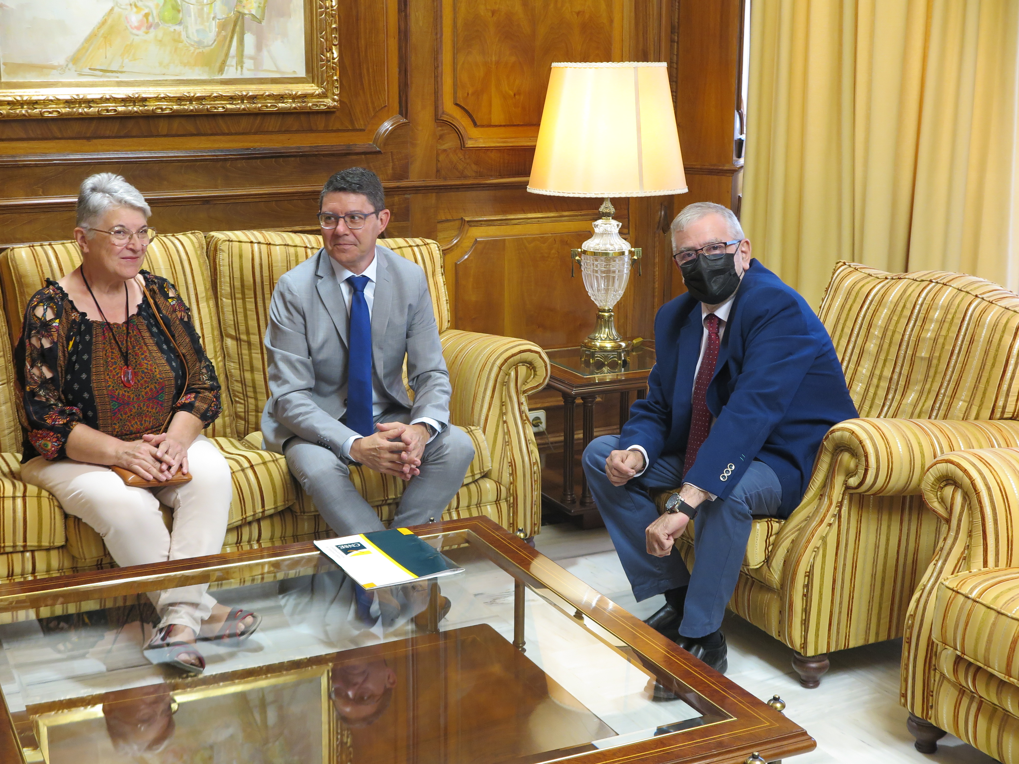 El presidente de la Asamblea Regional reunido con miembros de FESORMU