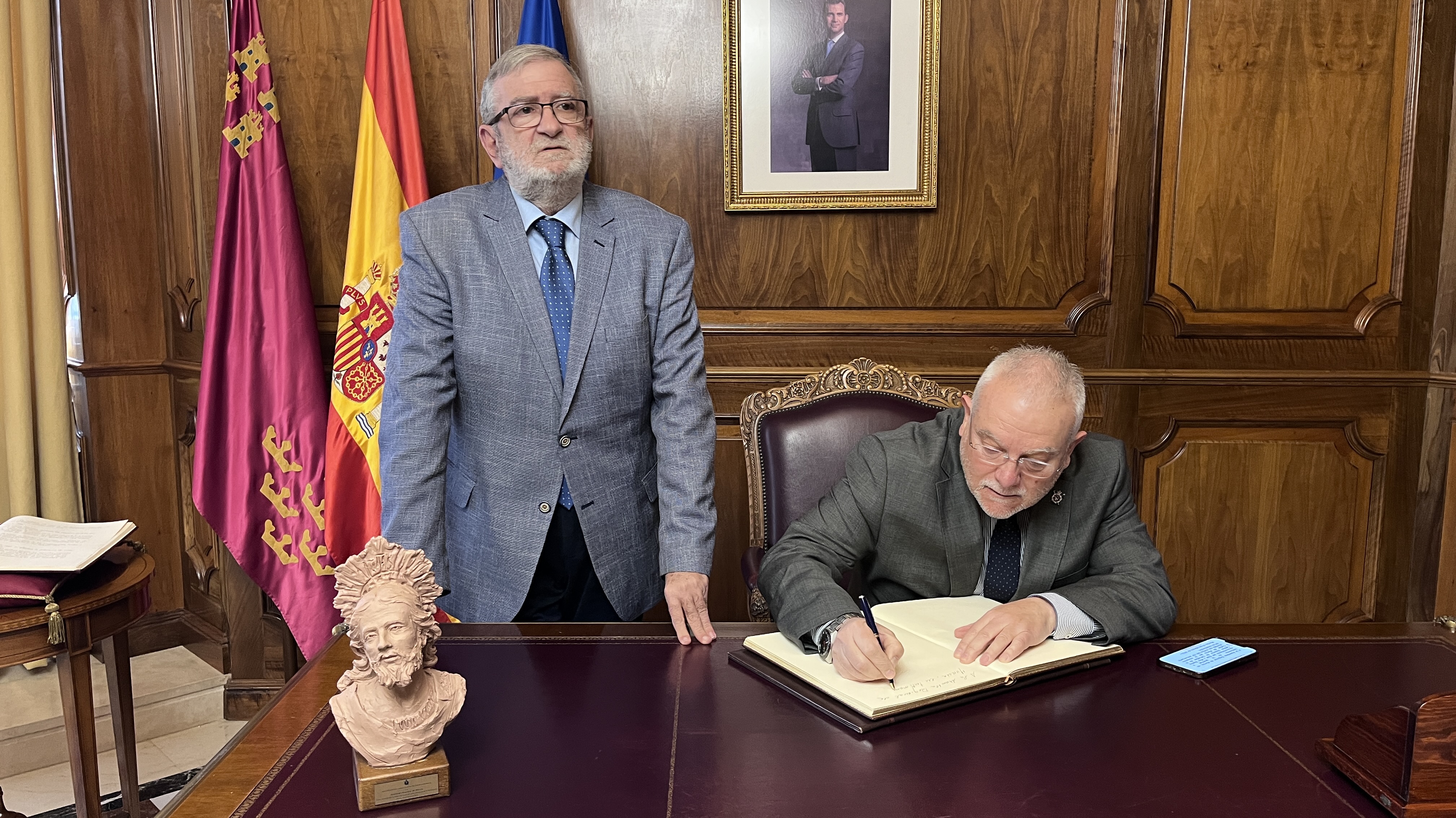 El presidente se reúne con el Cabildo Superior de Cofradías de Murcia