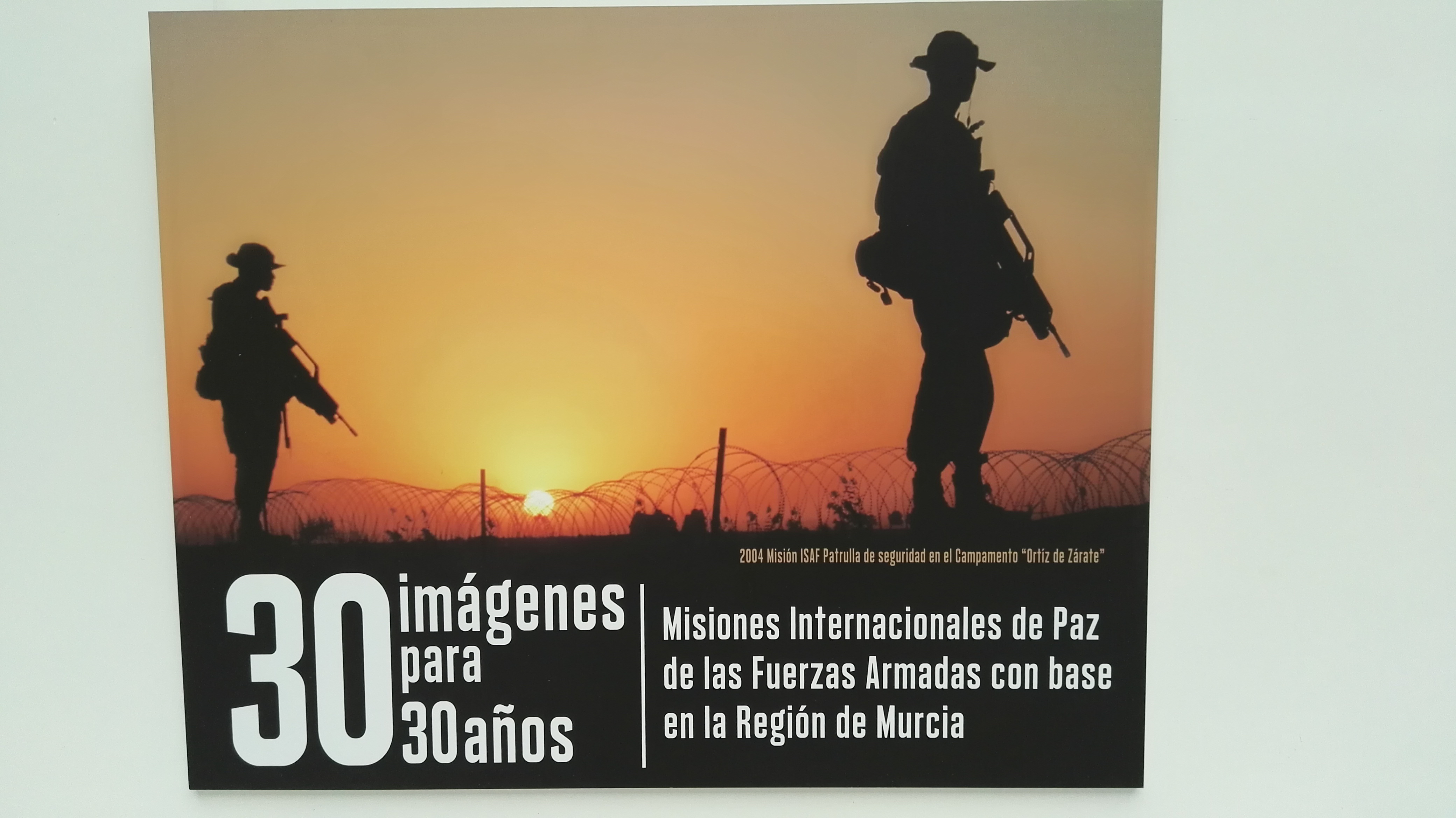 Cartel anunciador de la exposición sobre las misiones internacionales de paz
