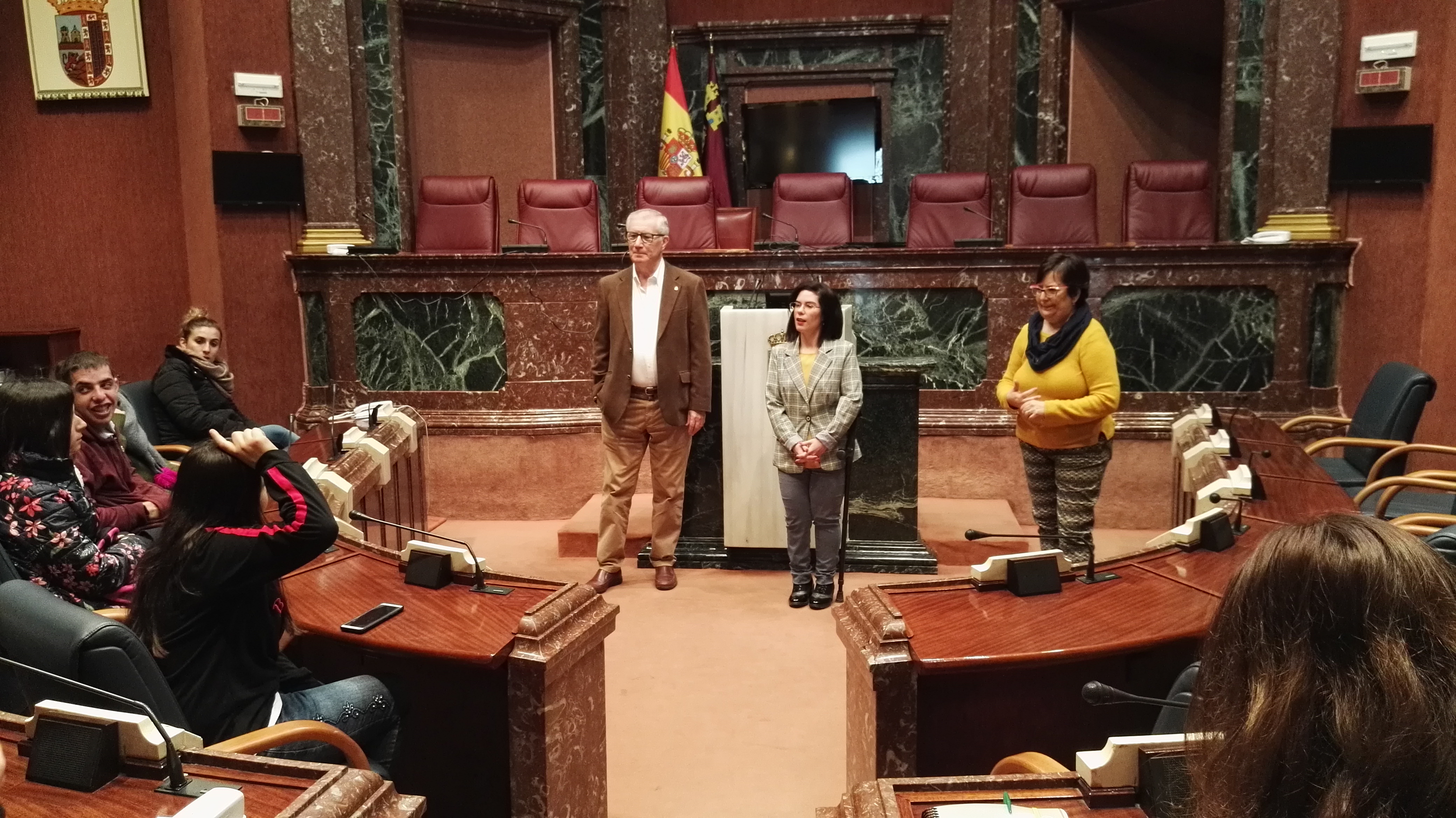 Los diputados Toñi Abenza y Toni Calderón han sido los anfitriones de esta visita