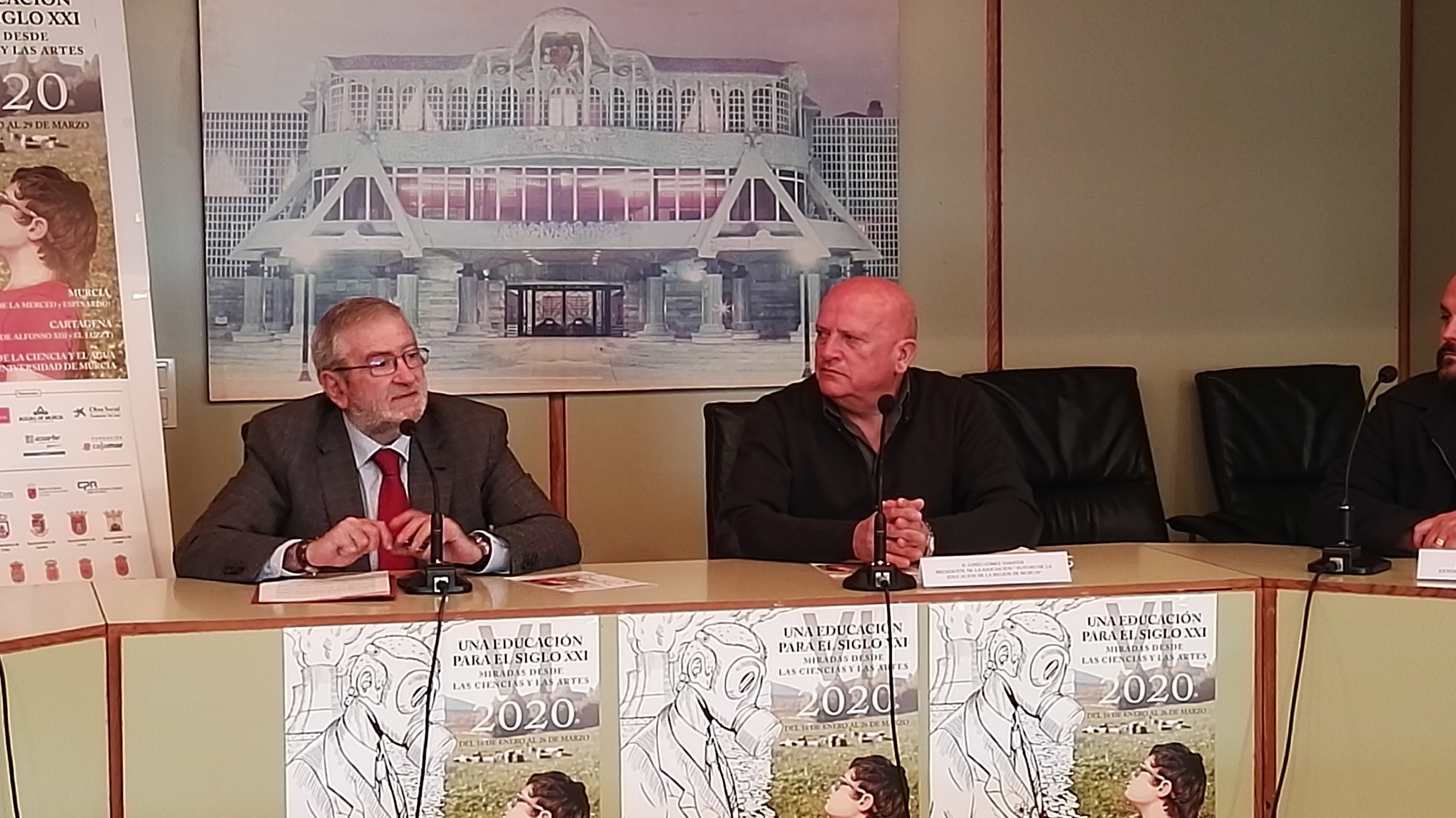 El presidente de la "Asociación Futuro de la Educación de la Región de Murcia", Ginés Gómez Sabater, ha explicado el objetivo de las Jornadas