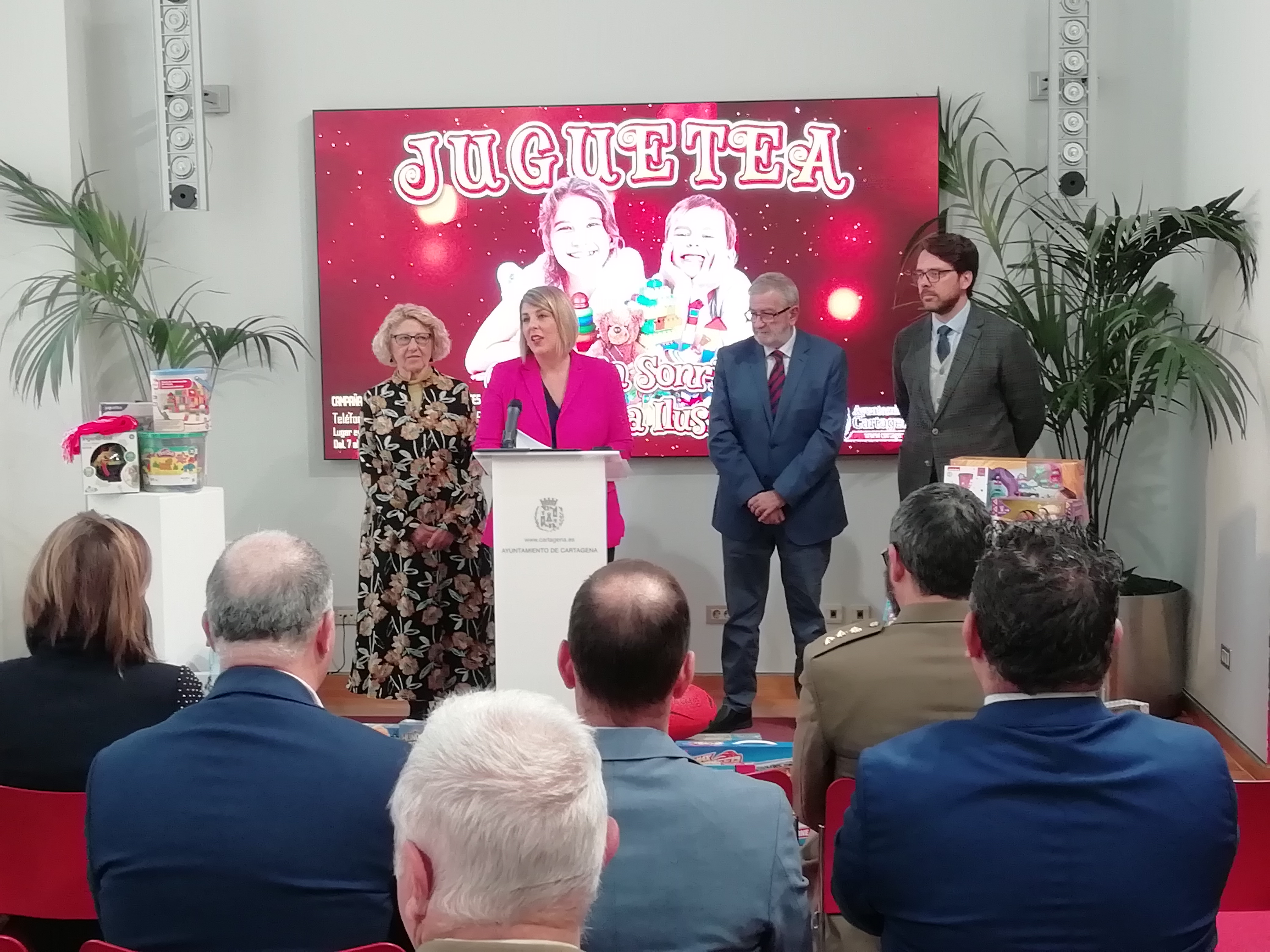 El presidente en la presentación de la campaña Juguetea en el Ayuntamiento de Cartagena