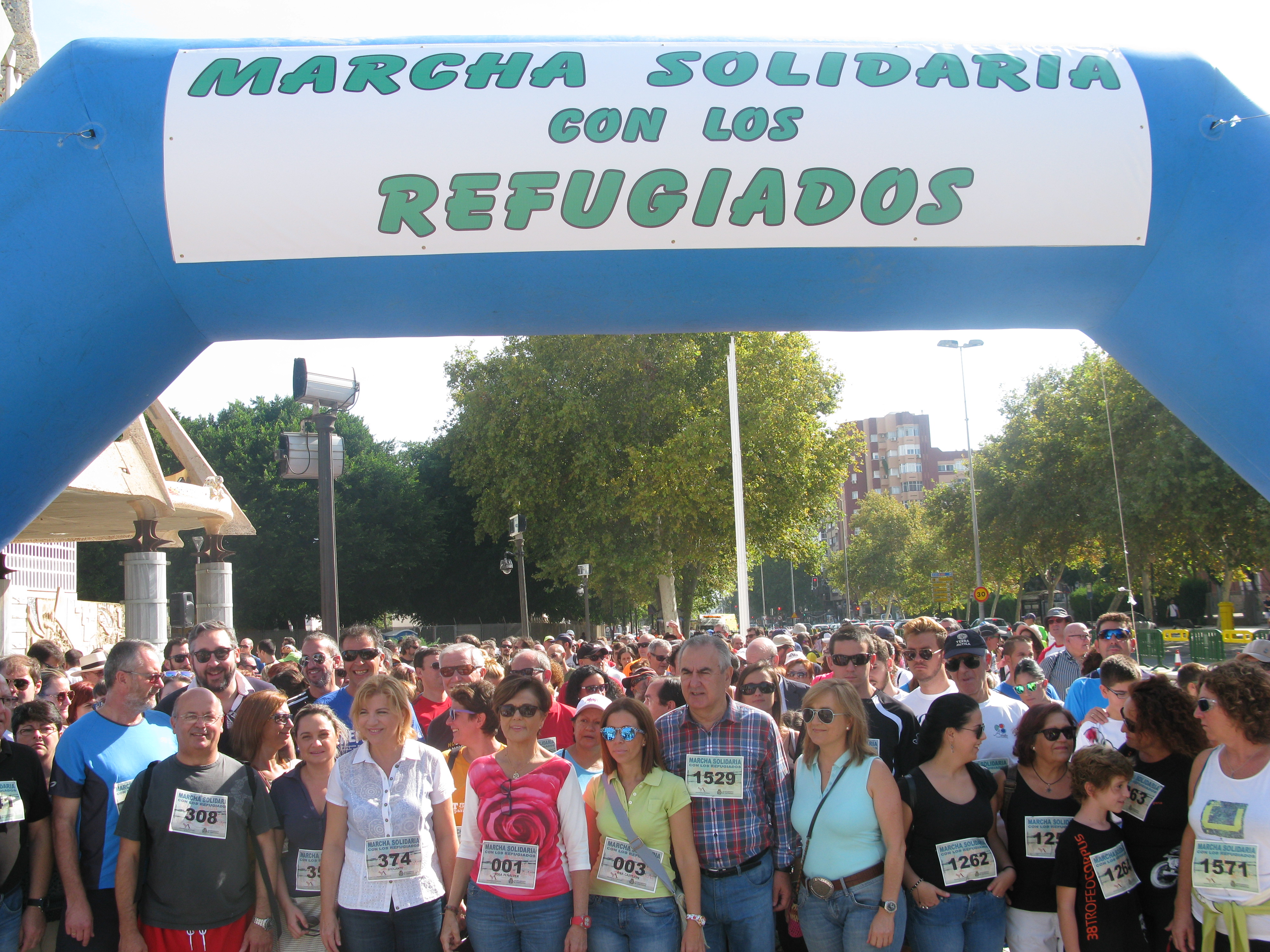La cabecera de la marcha minutos antes de iniciar el recorrido