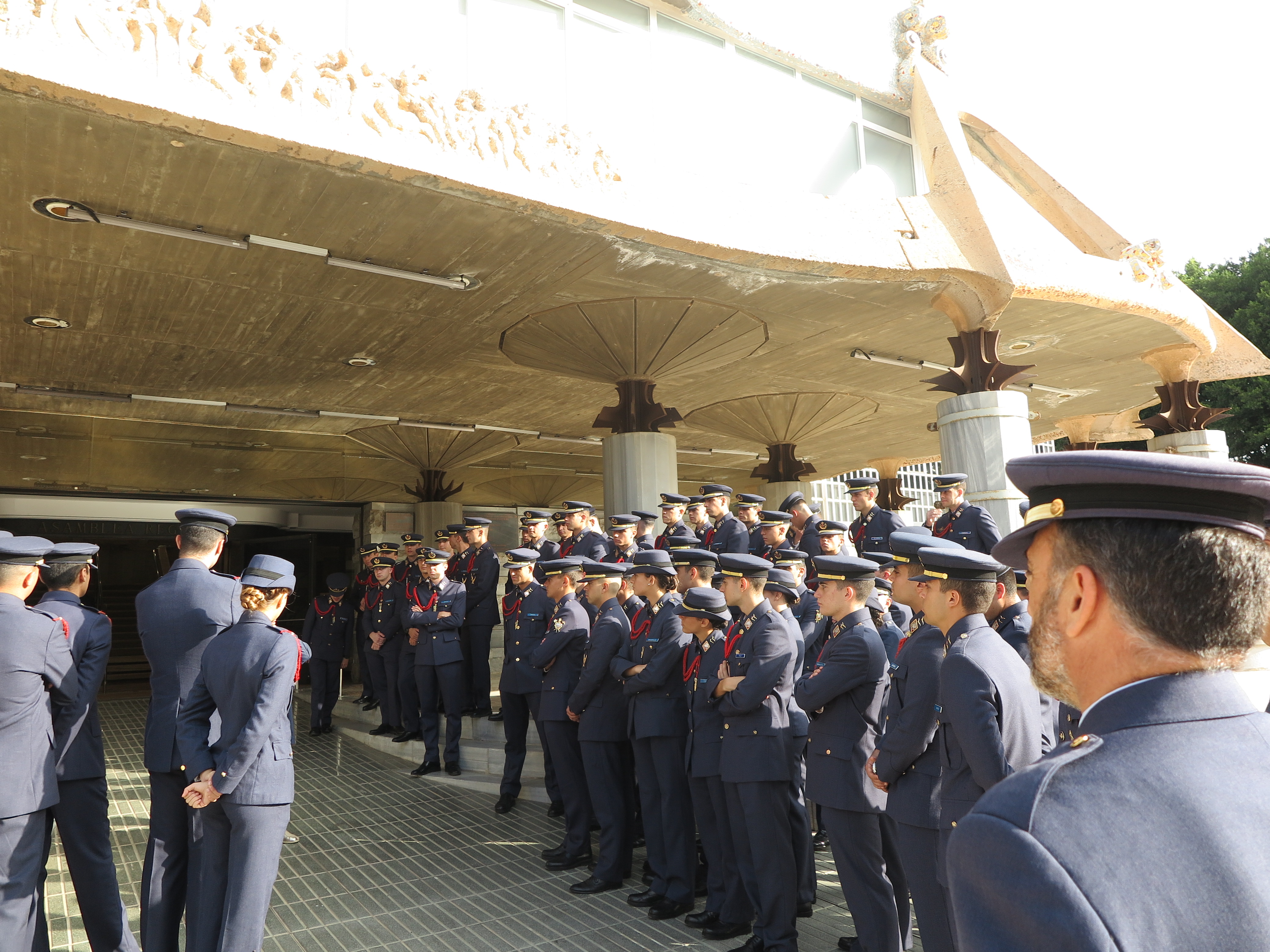 La Asamblea Regional recibe la visita de la LXXVII promoción de alumnos cadetes de la A.G.A.