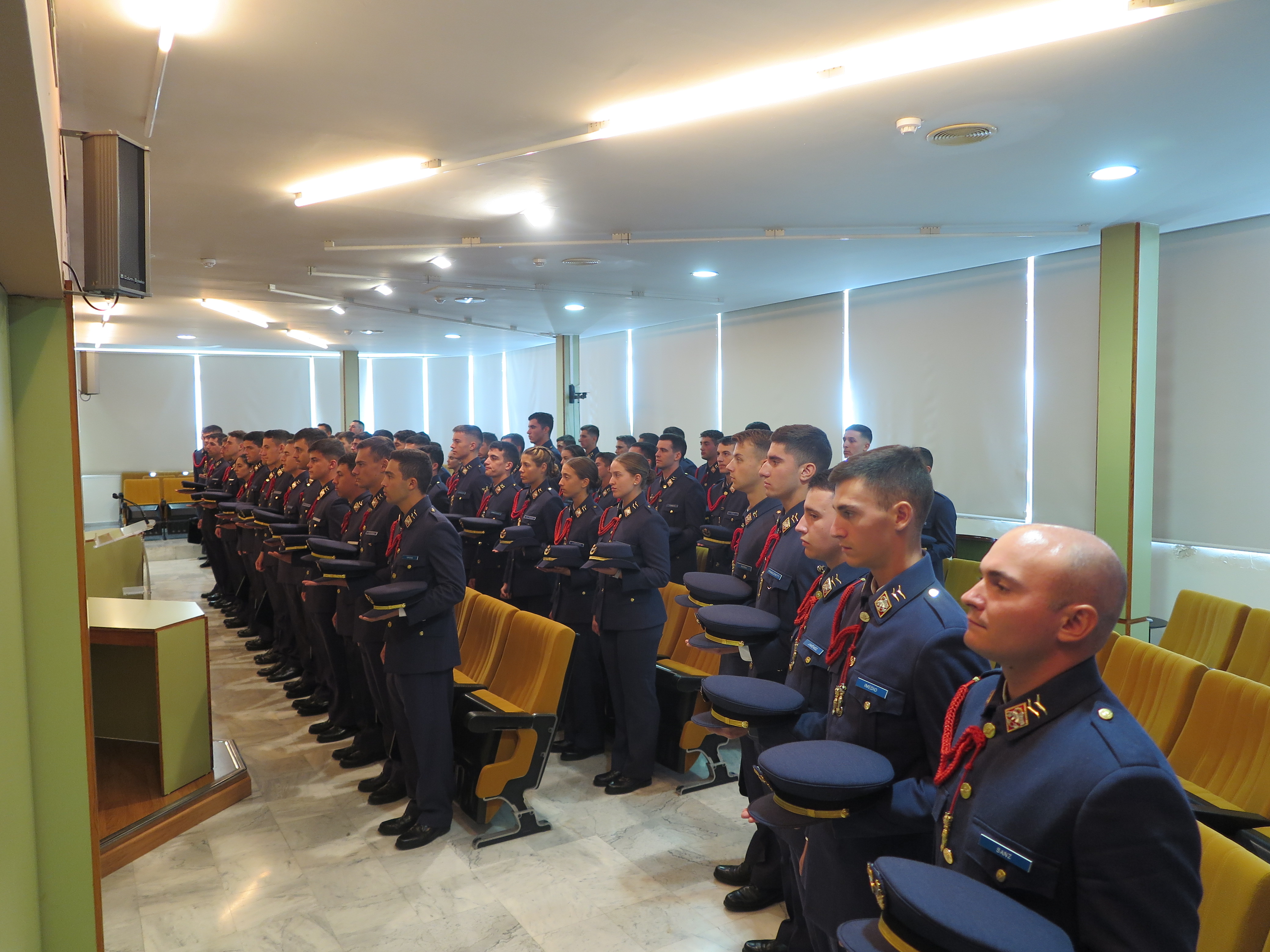 La Asamblea Regional recibe la visita de la LXXVII promoción de alumnos cadetes de la A.G.A.