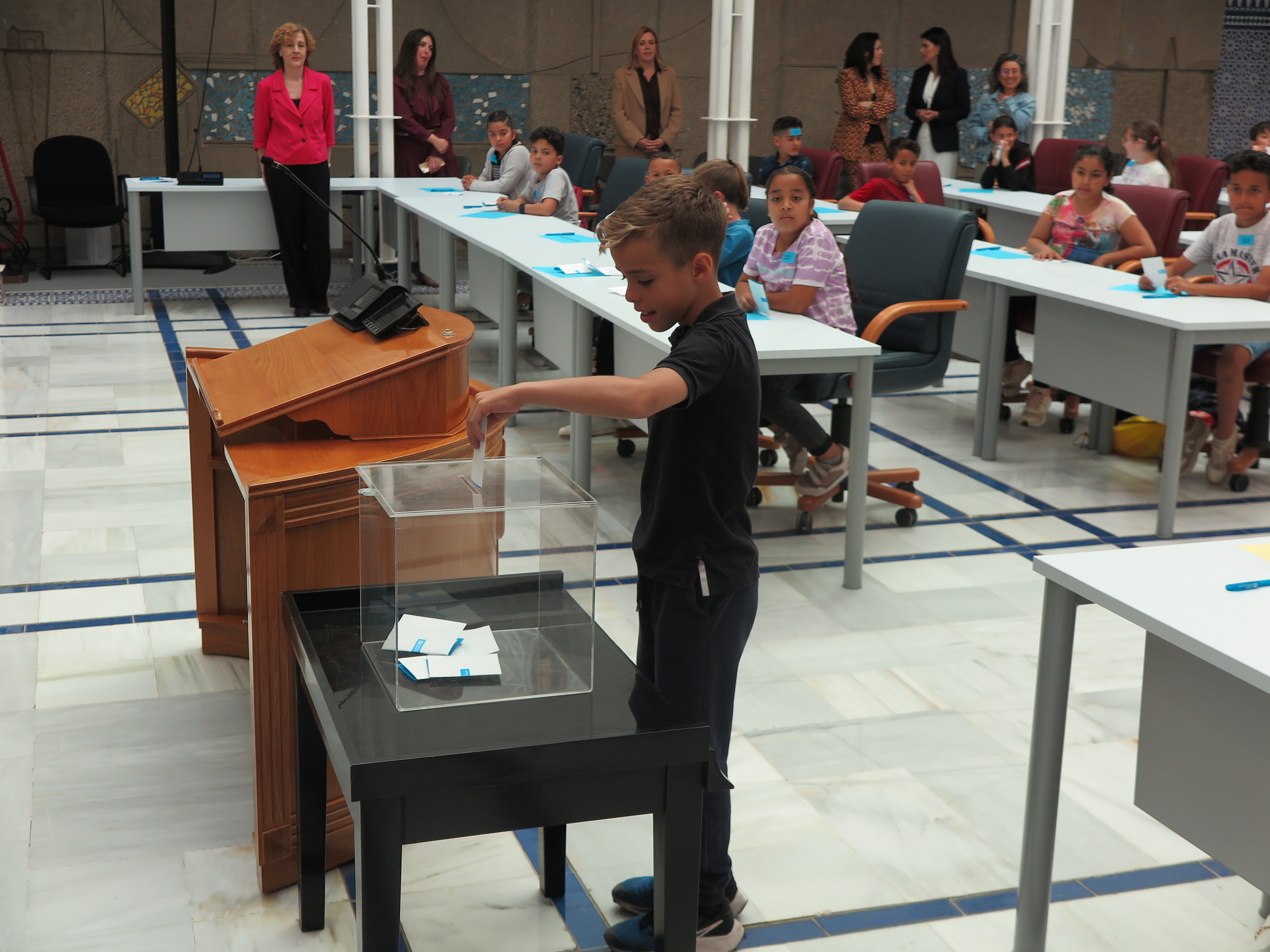Pleno Infantil de Aldeas Infantiles SOS en la Asamblea Regional de Murcia