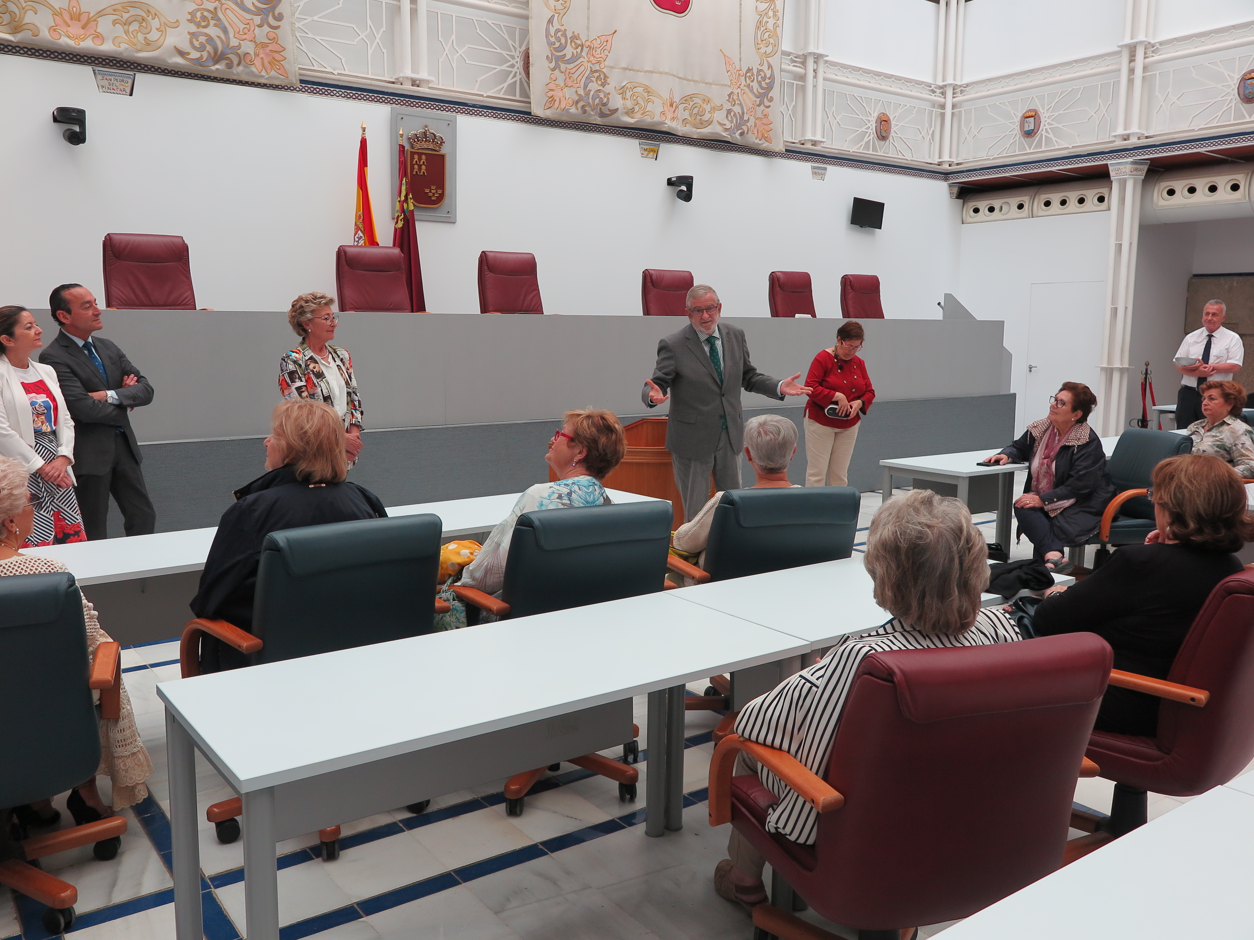 La Asociación de Viudas Salzillo de Murcia visita la Asamblea Regional