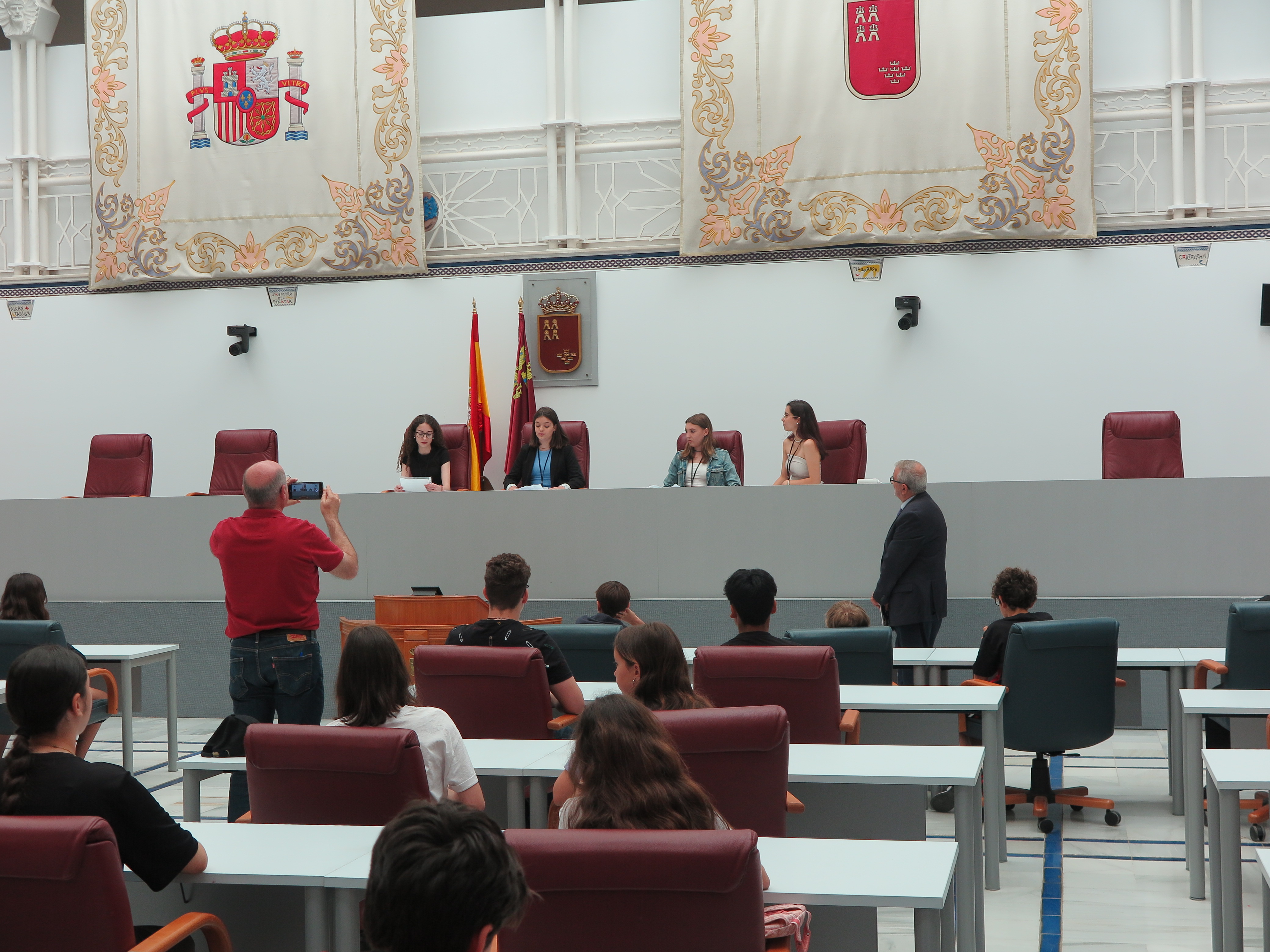 El presidente recibe a los alumnos y alumnas del programa Educando en Justicia