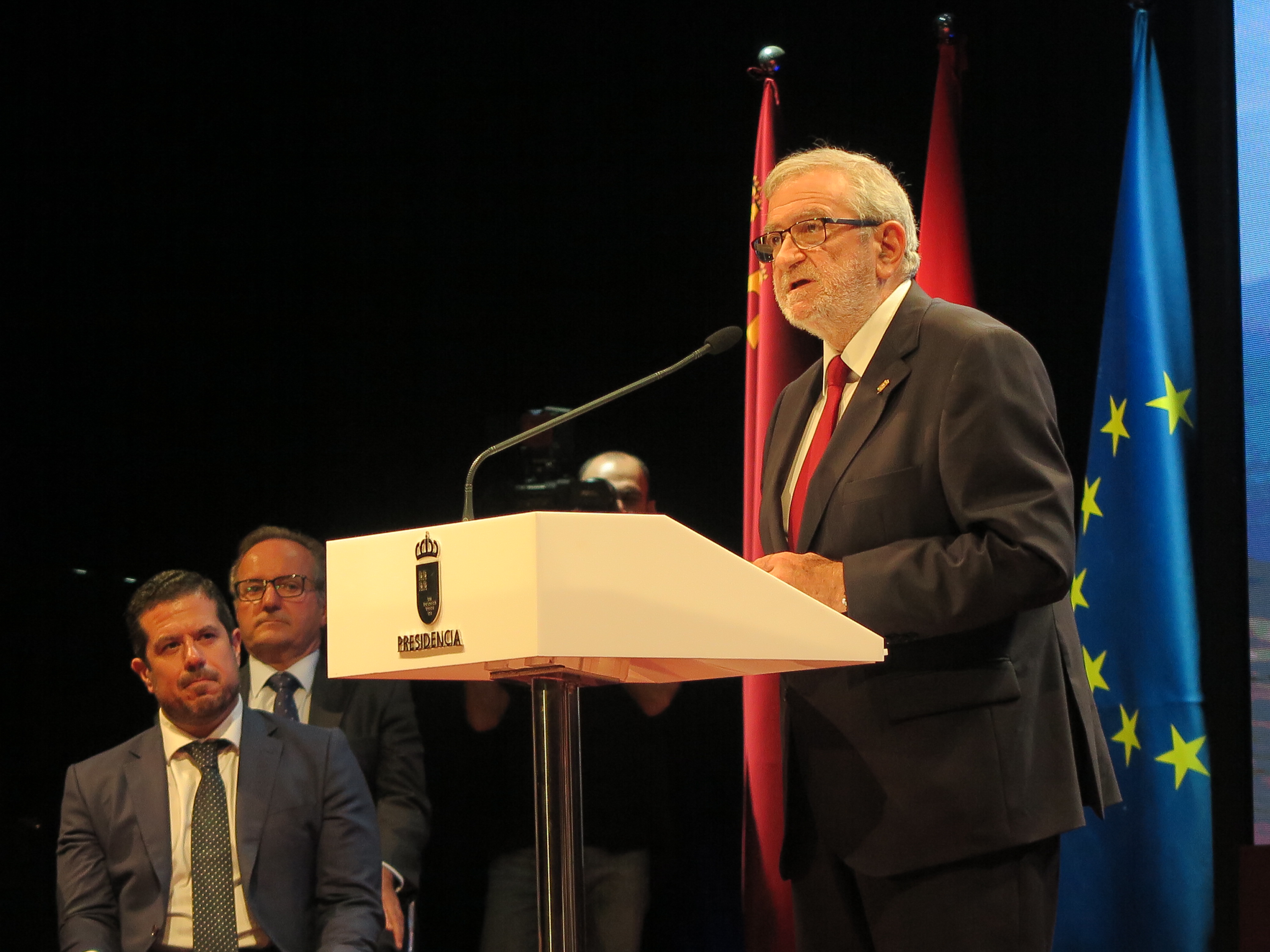 El presidente de la Asamblea apela al consenso en su último discurso oficial
