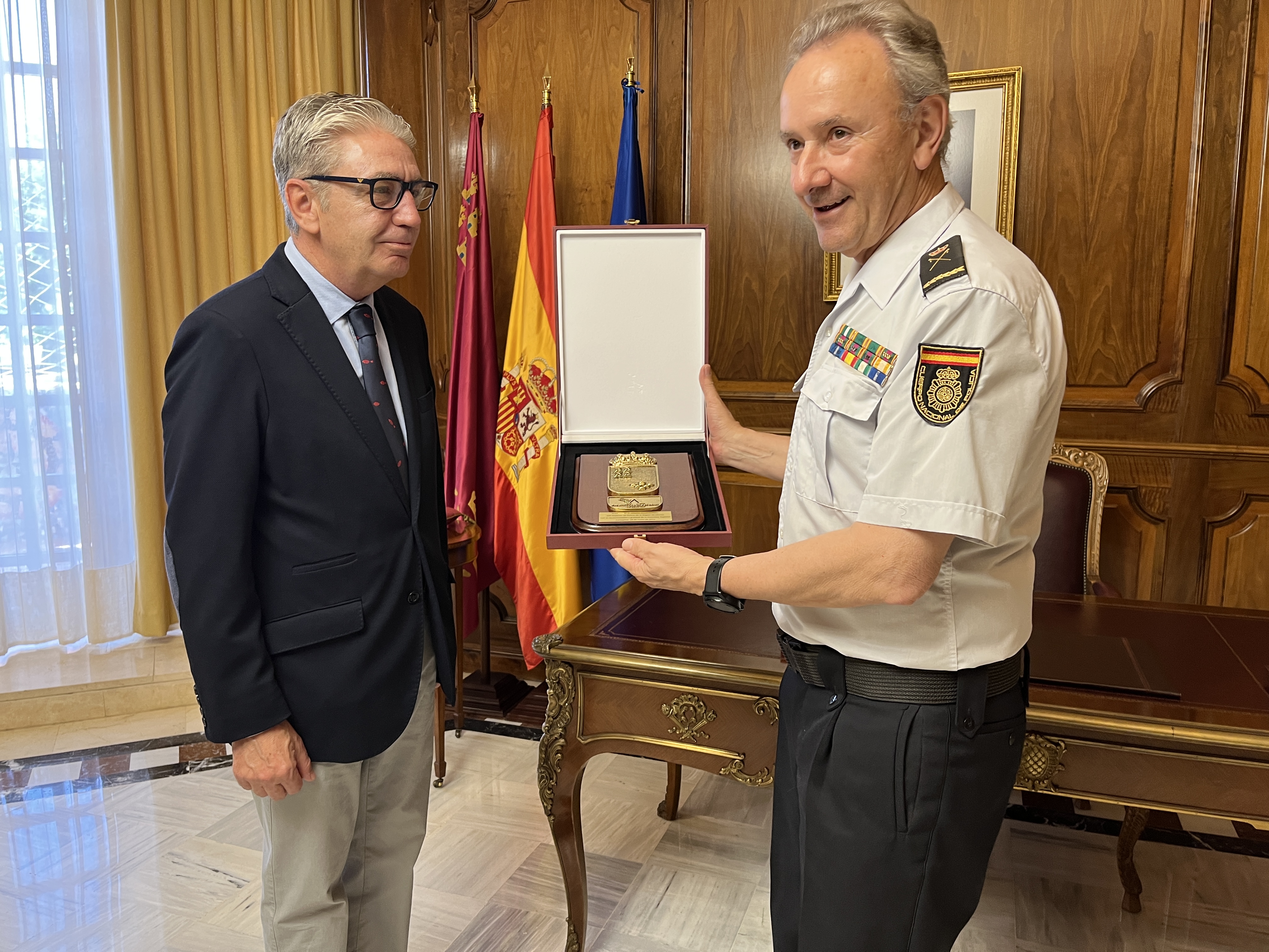 Visita institucional del Comisario Principal de la Jefatura Superior de Policía de la Región de Murcia, Alfonso Navarro.