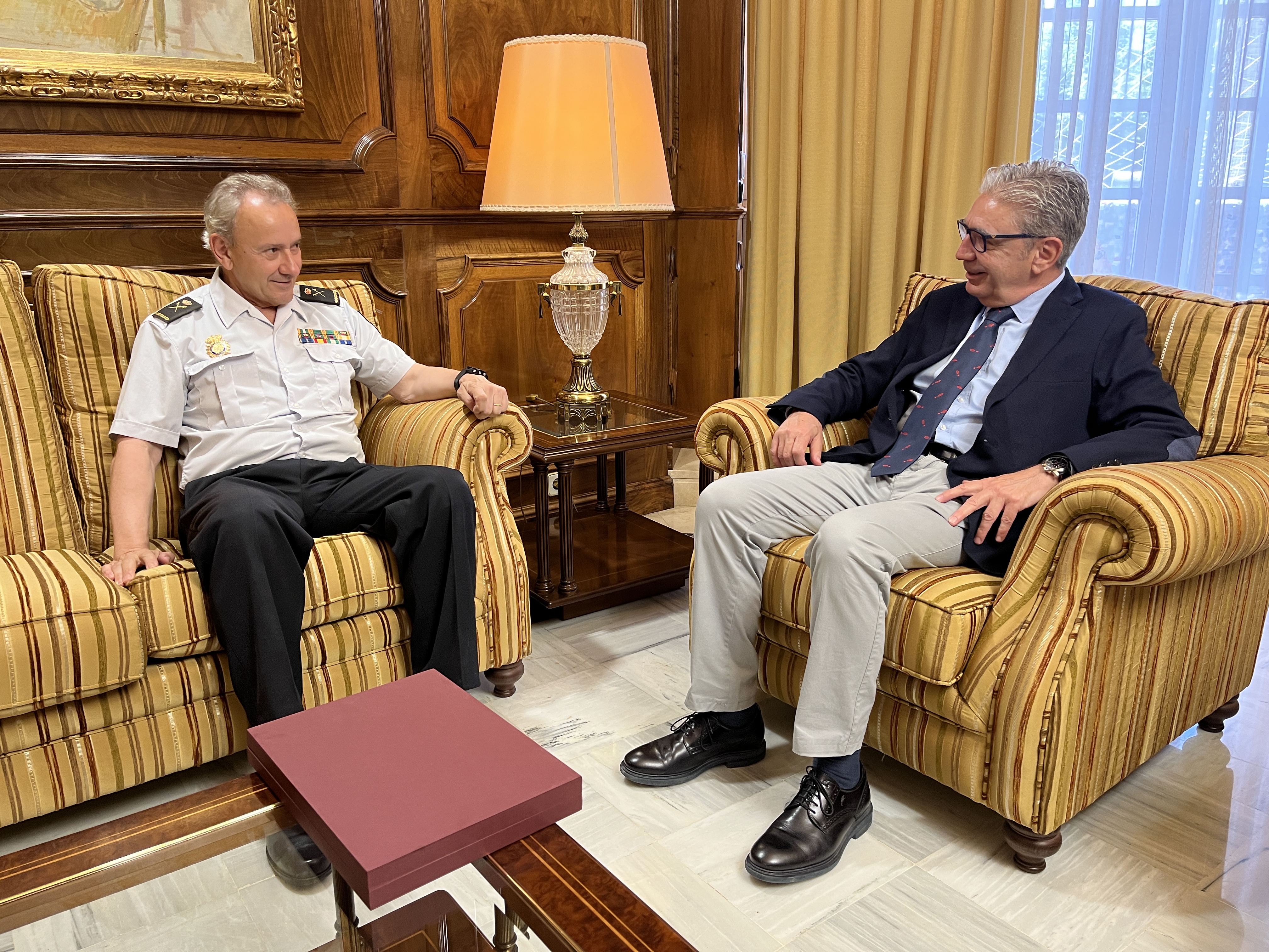 Visita institucional del Comisario Principal de la Jefatura Superior de Policía de la Región de Murcia, Alfonso Navarro.