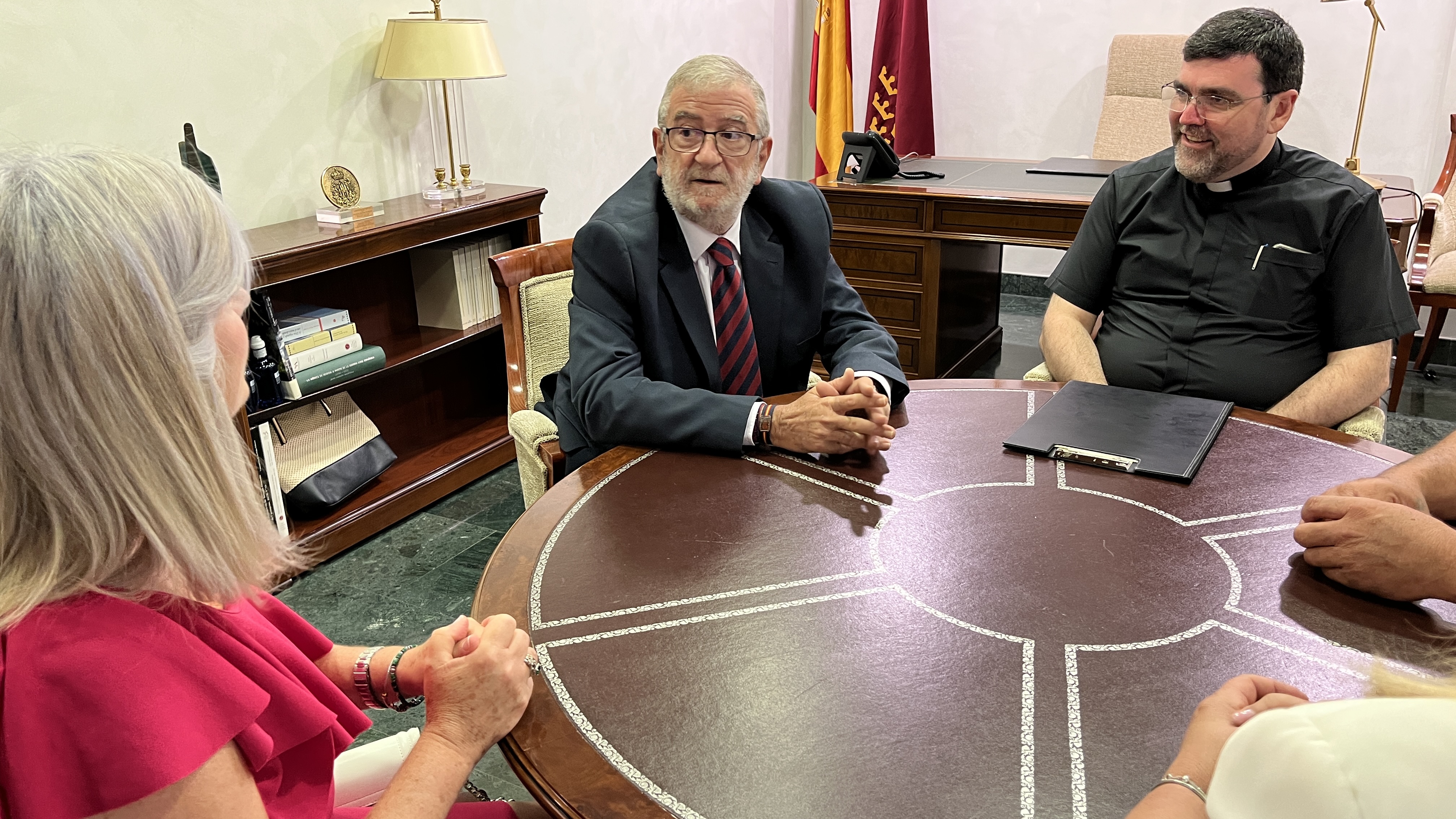 La Cofradía de Pescadores del Puerto de Mazarrón nombra al presidente de la Asamblea Regional pregonero de sus fiestas en honor a la Virgen del Carmen