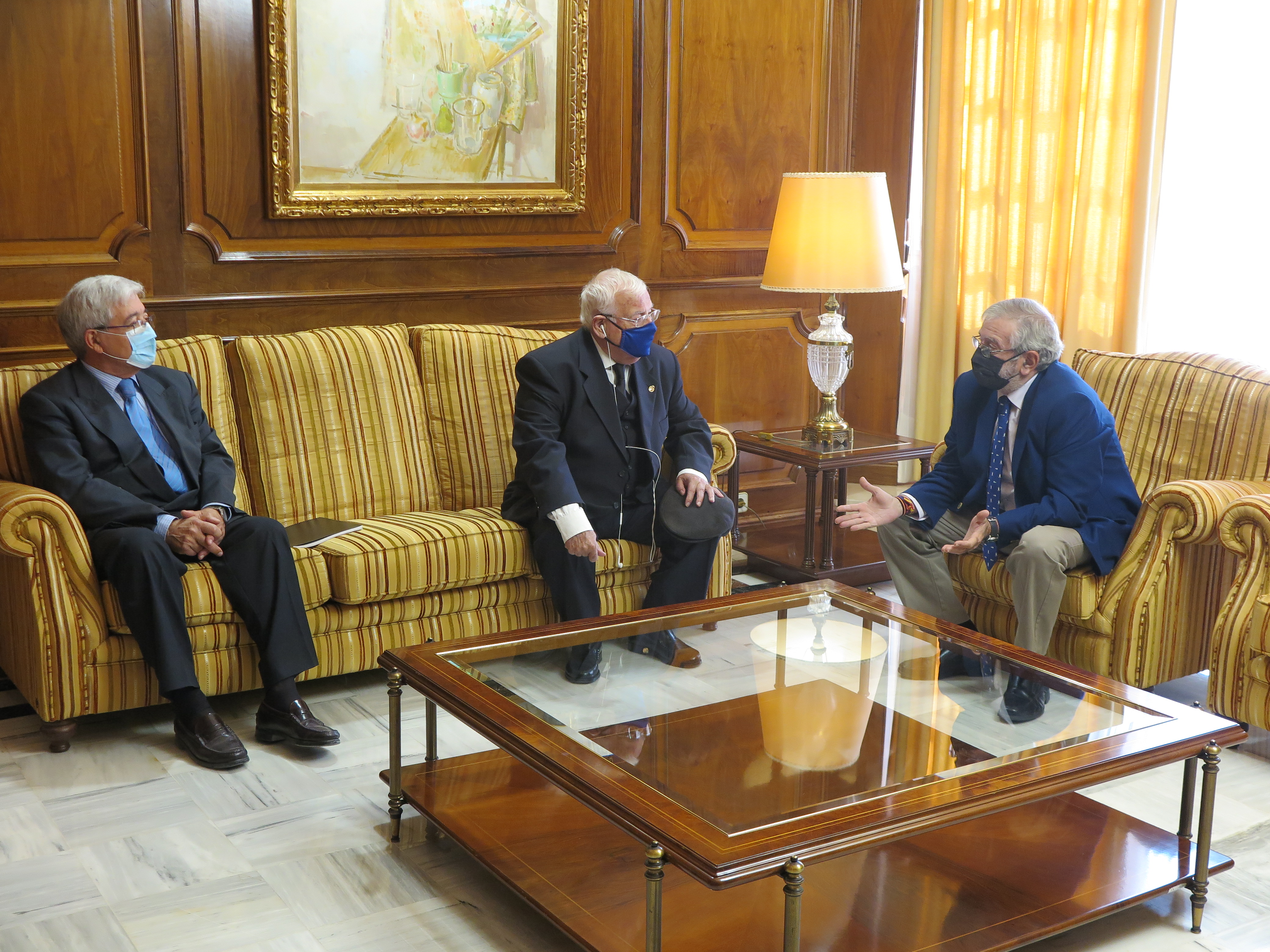 El presidente recibe a la Junta del Hospital de Caridad