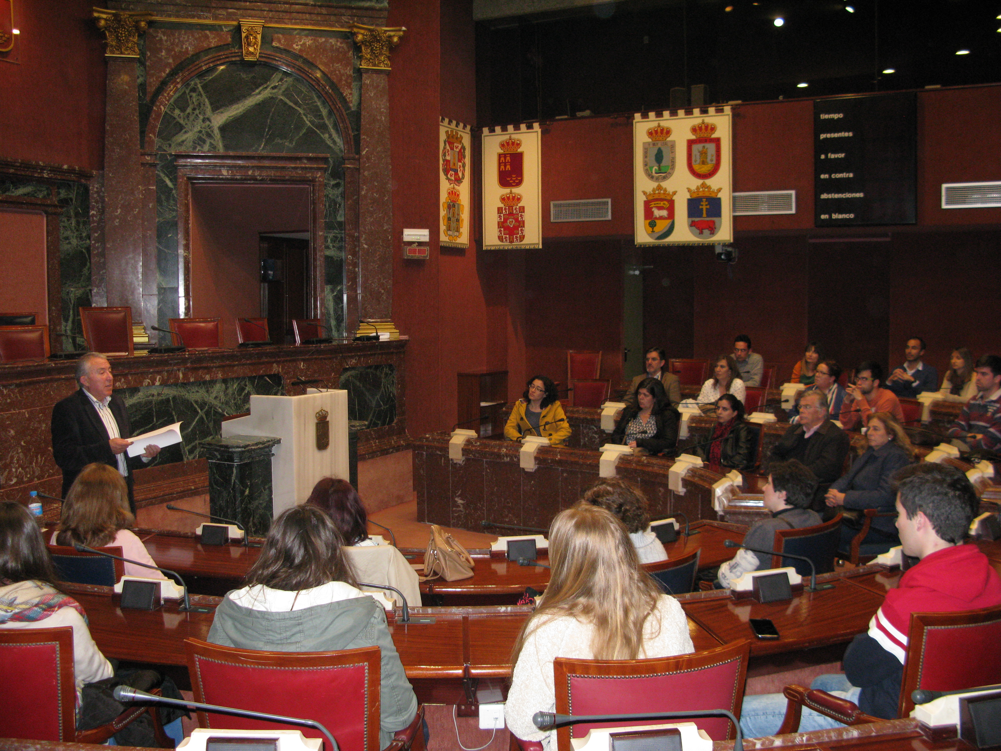 La Asamblea Regional de Murcia recibe a la EOI de Cartagena en inglés y francés