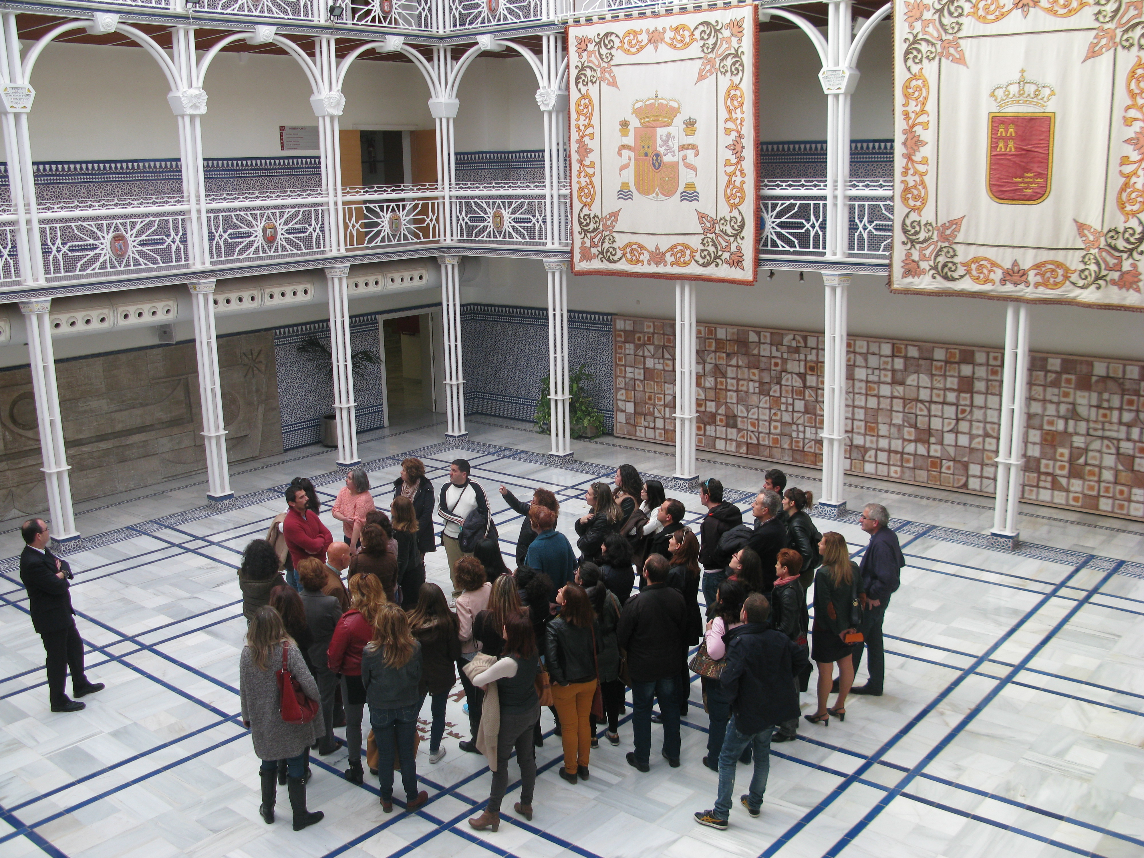 La Asamblea Regional de Murcia recibe a la EOI de Cartagena en inglés y francés