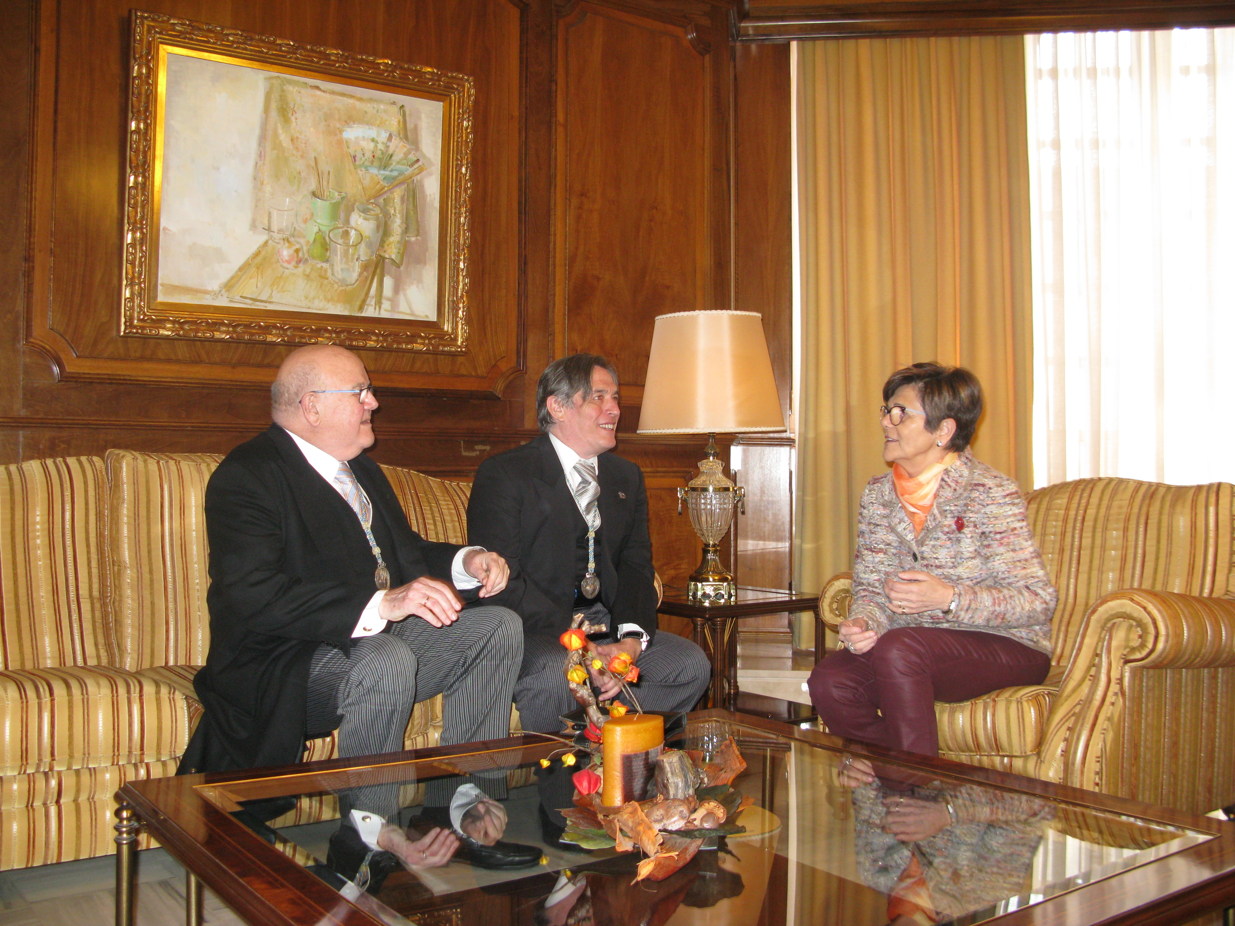 Joaquín Roca y José Vicente Albaladejo han recogido la tradicional 'capacha' de la Asamblea
